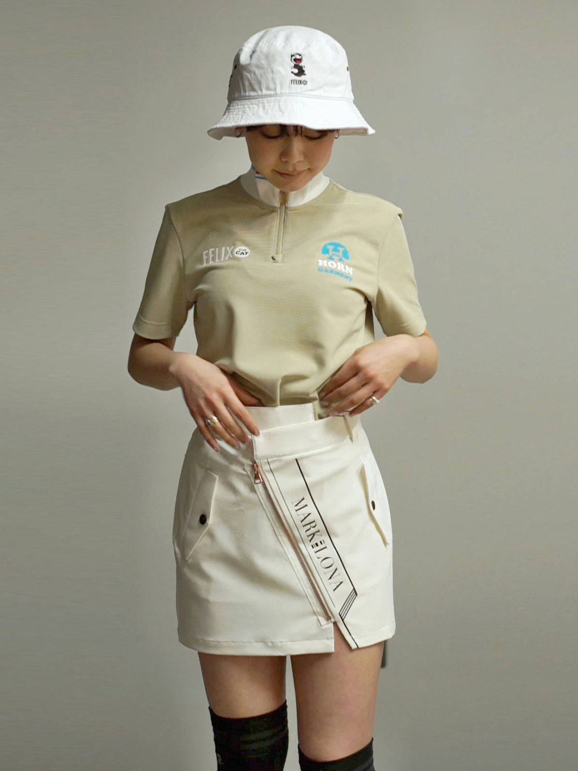 YLB Felix Mock Neck Tee | WOMEN / BEIGE