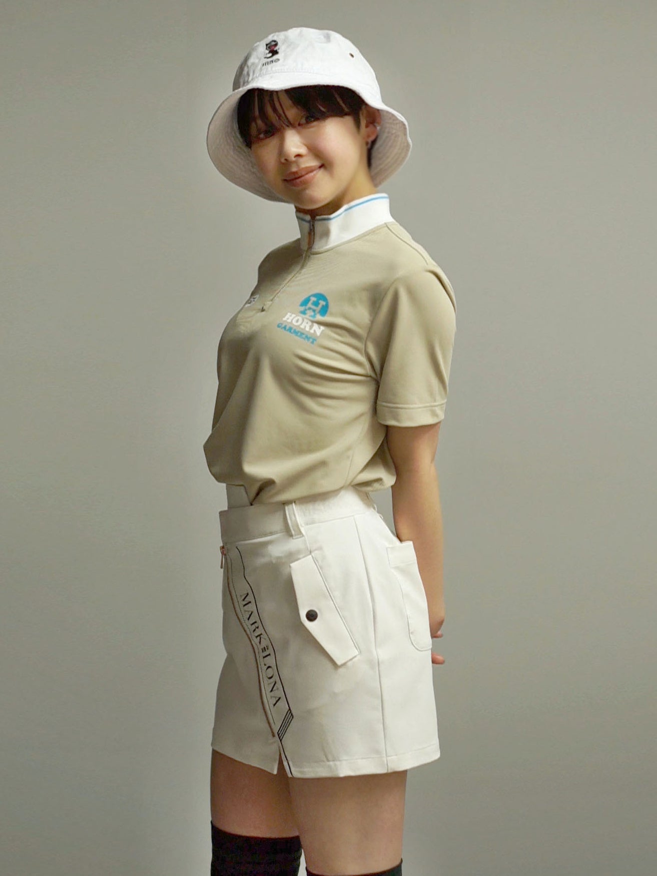 YLB Felix Mock Neck Tee | WOMEN / BEIGE