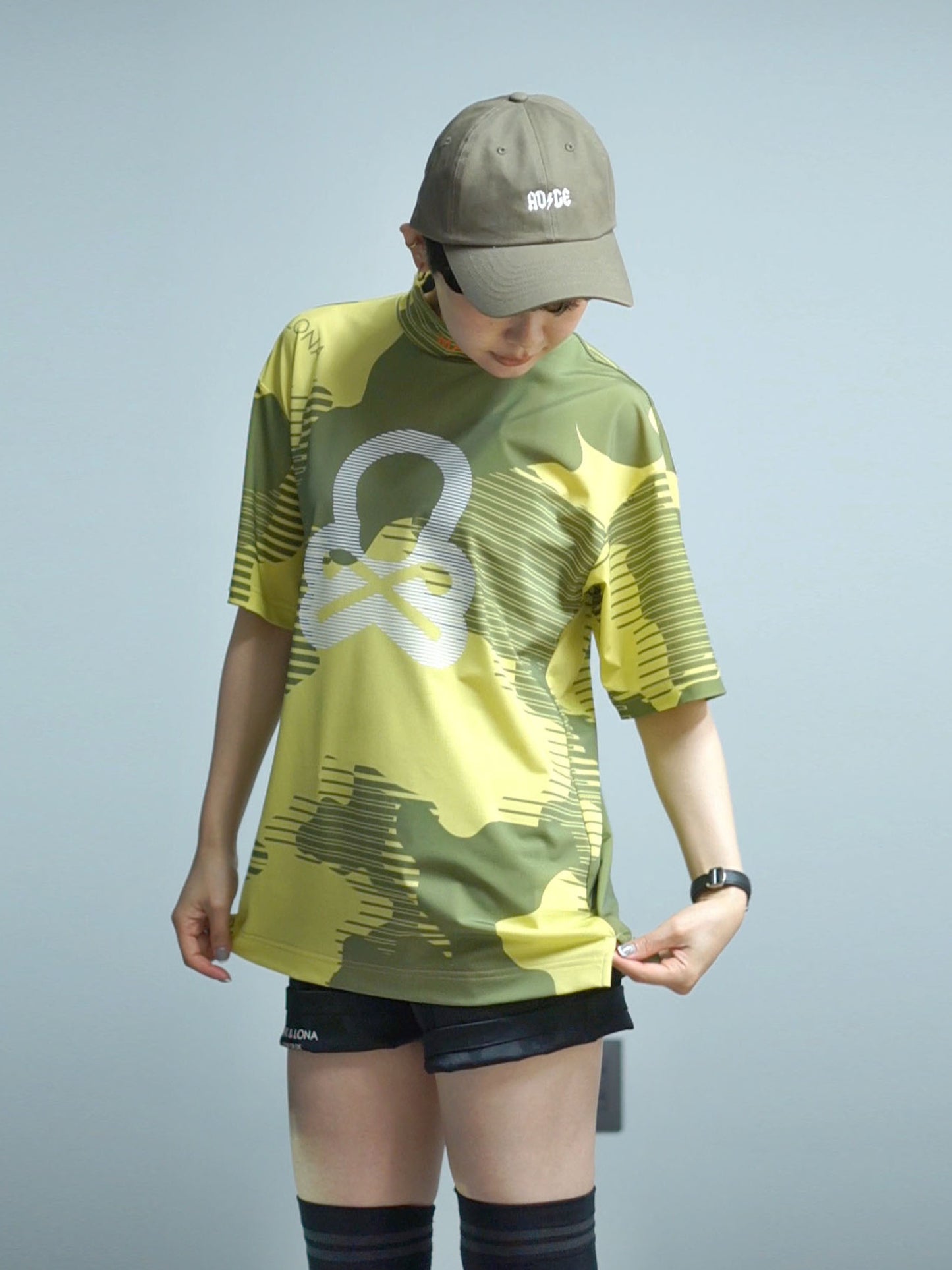 Flow Camo Mock Neck Tee | MEN / GREY