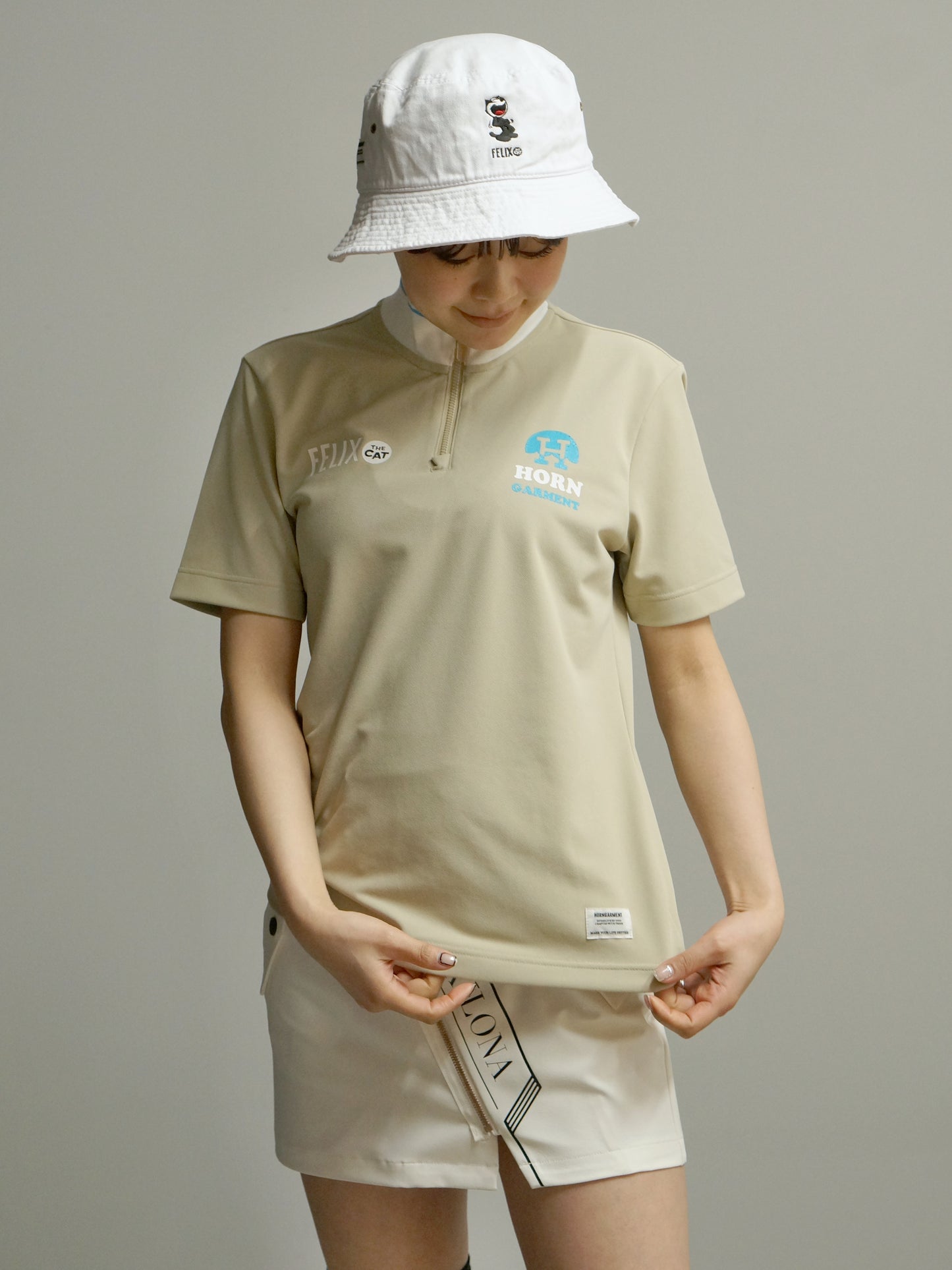 YLB Felix Mock Neck Tee | WOMEN / BEIGE