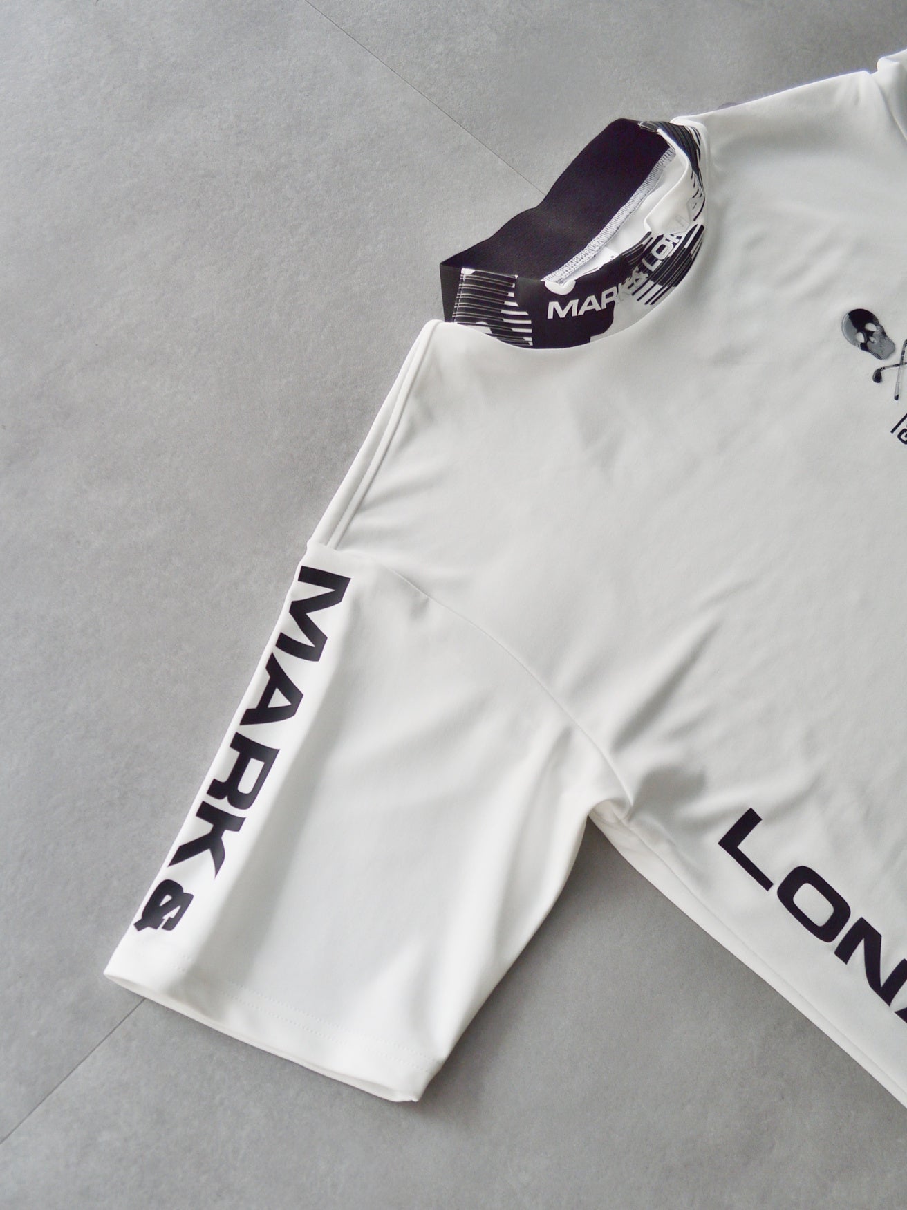 Assign Structured Mock Neck | MEN / WHITE