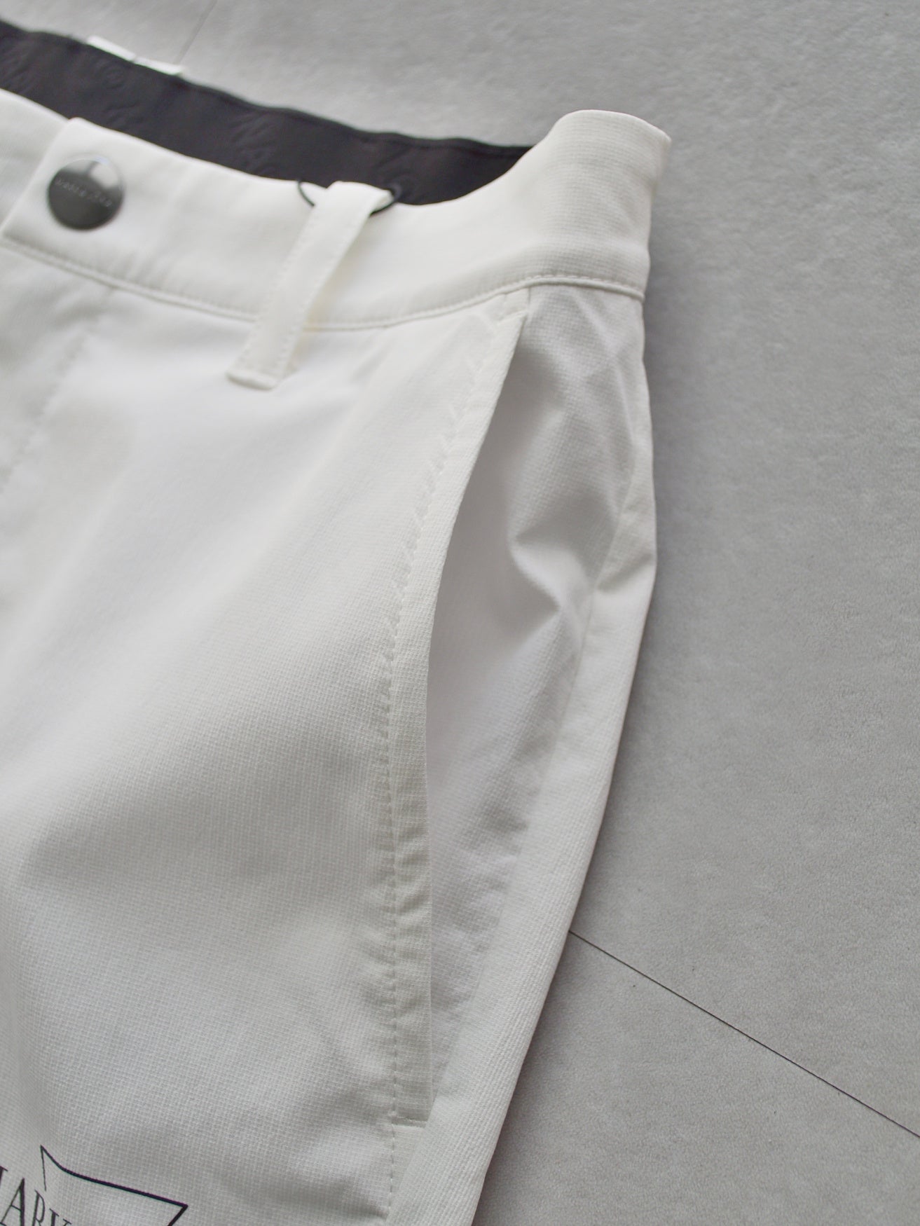 CD12-CMPT | MEN / WHITE