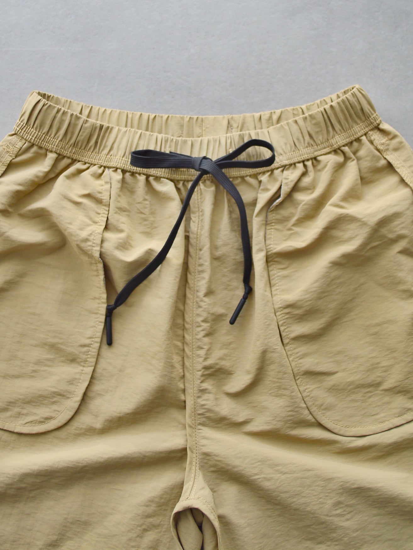 Nylon Short Pants| MEN / BEIGE