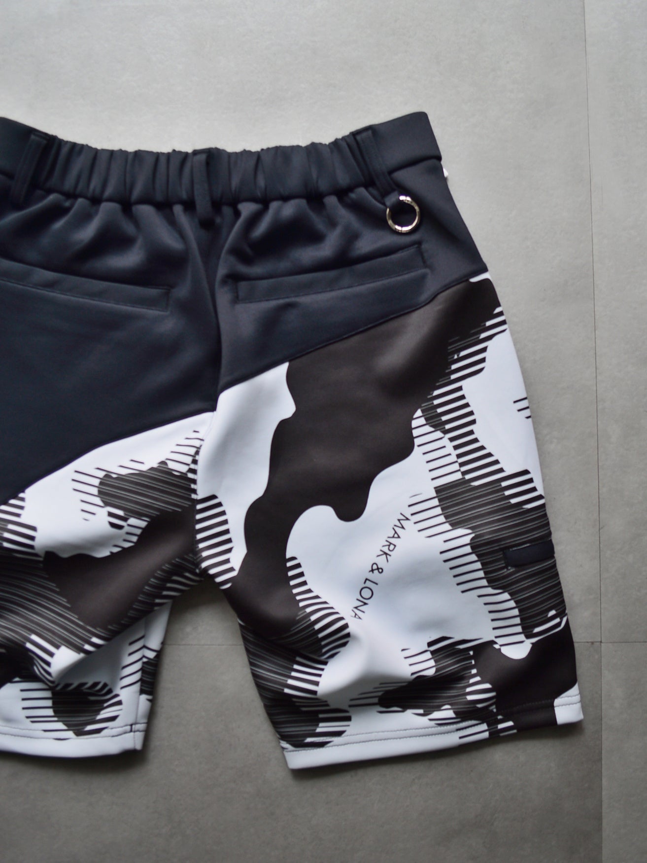 Flow Camo Shorts | MEN / BLACK