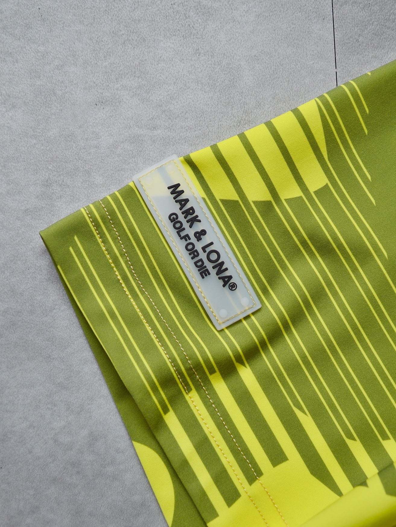 Flow Camo Mock Neck Tee | MEN / YELLOW