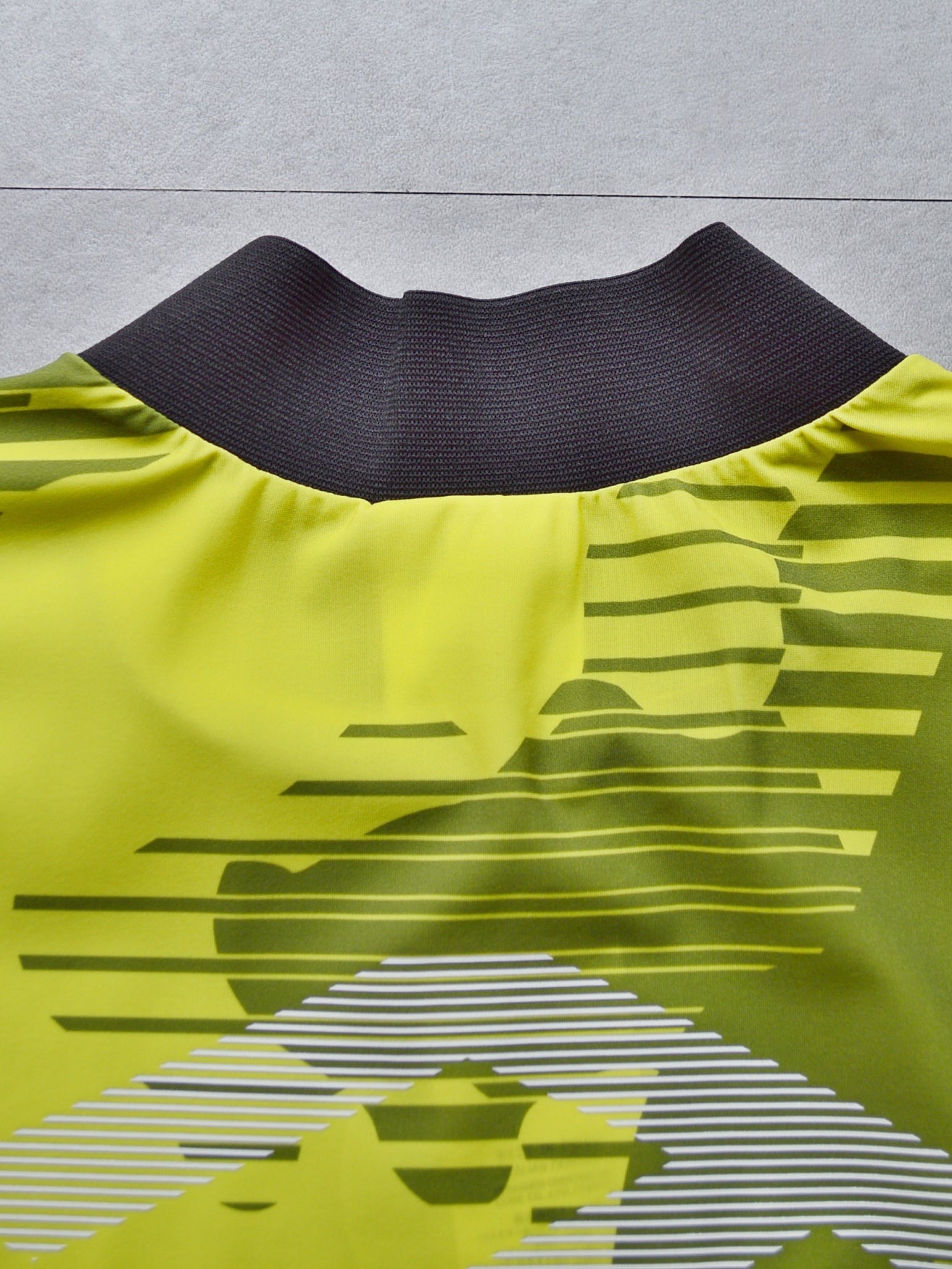 Flow Camo Mock Neck Tee | MEN / YELLOW