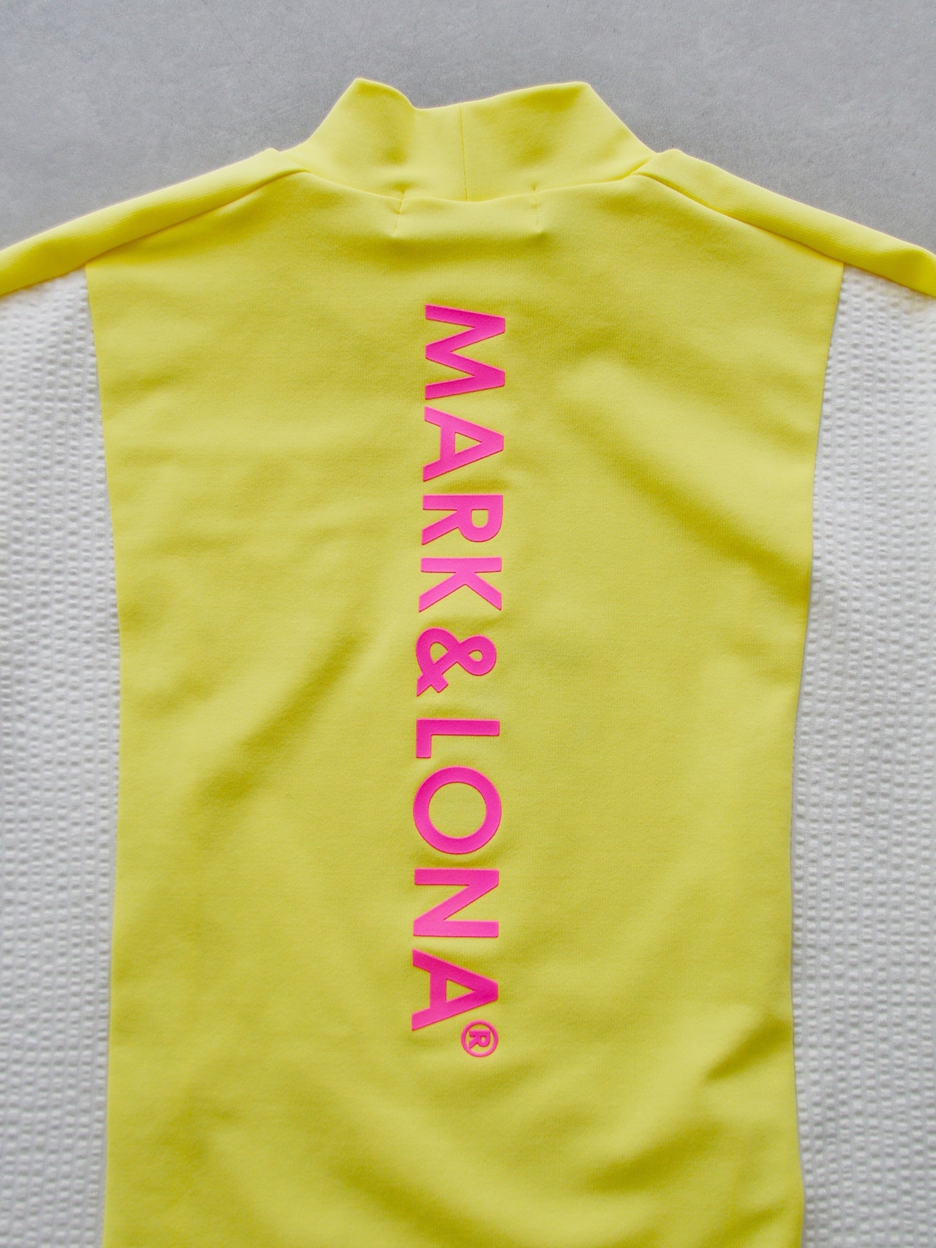 Calde Panel Mock Neck | WOMEN / YELLOW