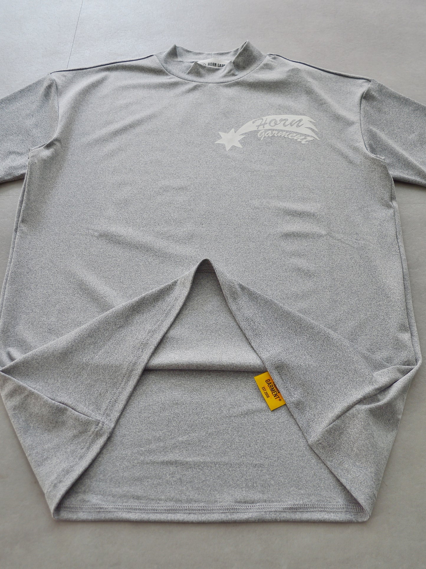 One On Wacky TEE | MEN / GREY