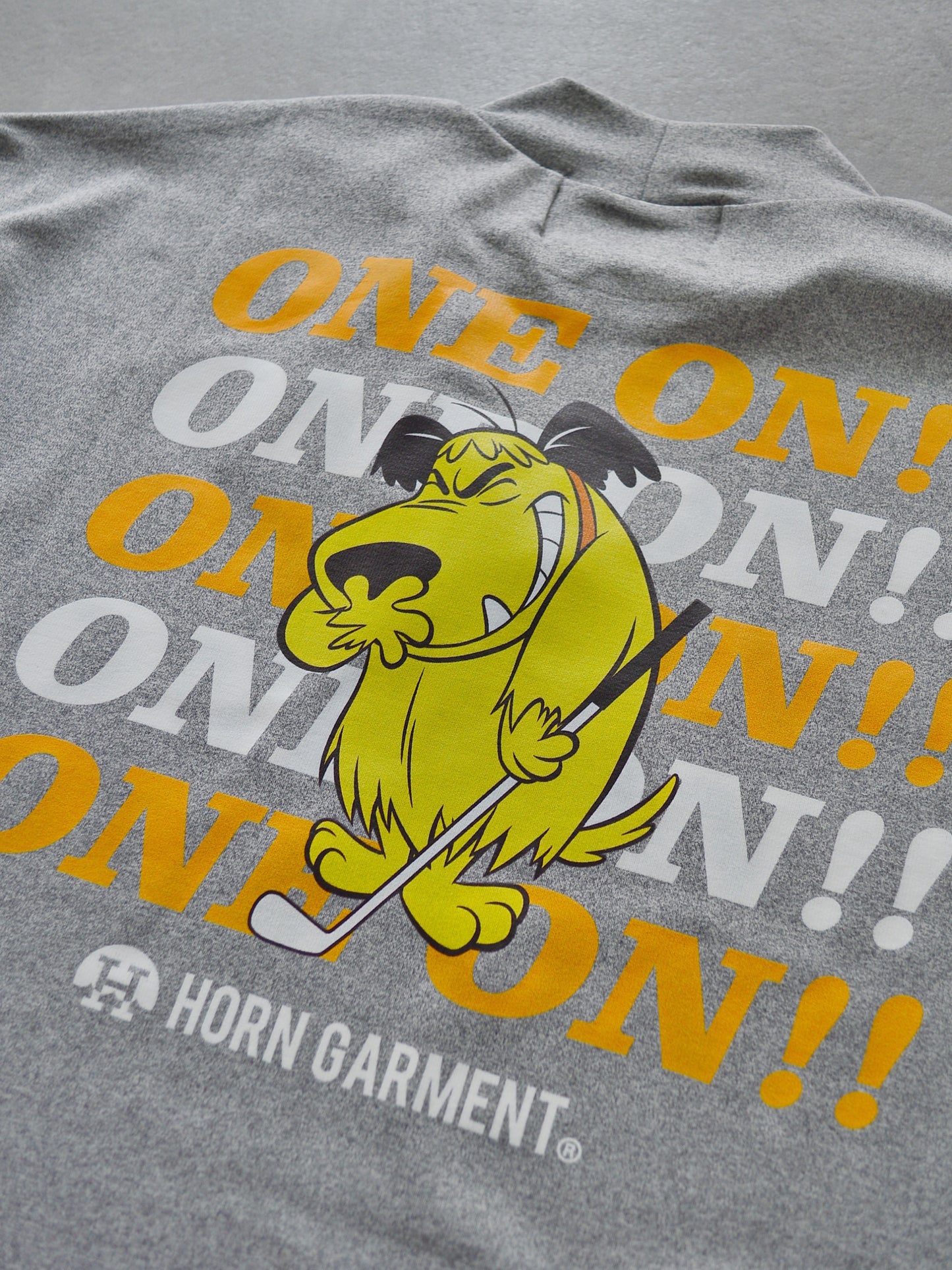 One On Wacky TEE | MEN / GREY