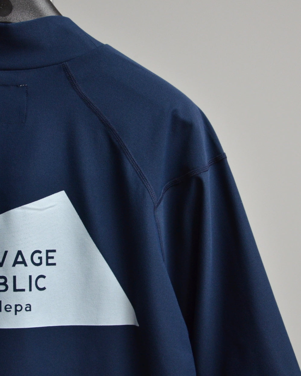 SALVAGE PUBLIC Kolepa サルベージ パブリック コレパ SURFモックネックTEE(Kolepa Stamp)/ NAVY