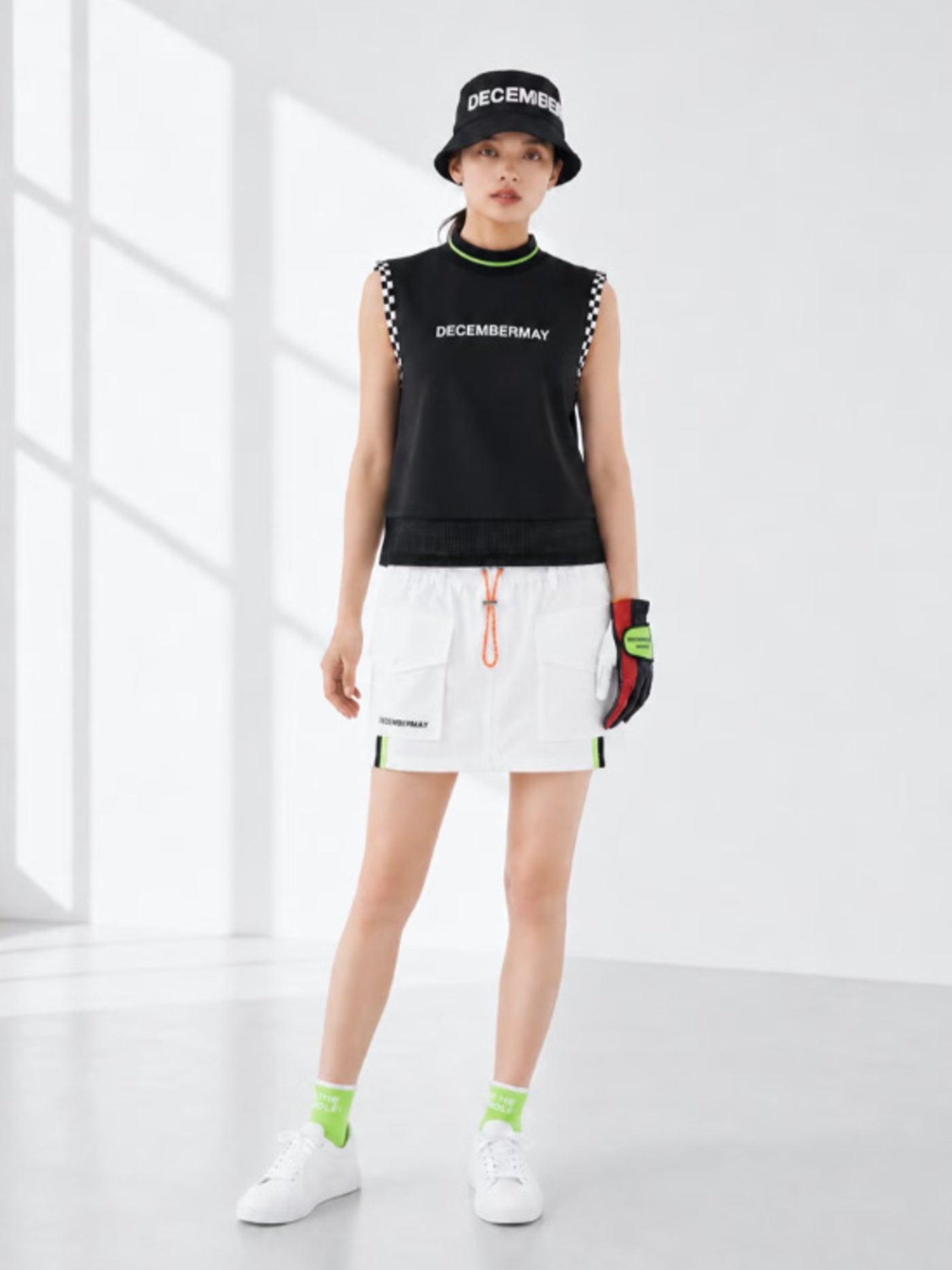 (DECEMBER MAY) Mesh-paneled sleeve less mock neck  / WOMEN  / BLACK