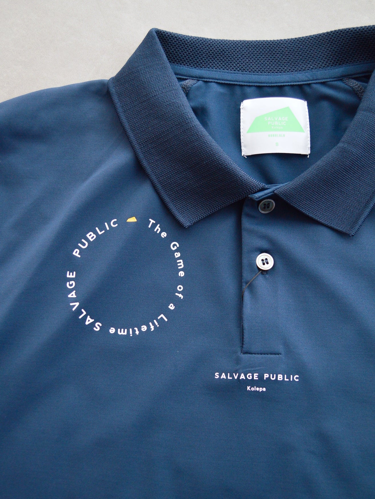 SVKS5021［サルベージパブリックコレパ］Kolepa ツアーポロ SS / NAVY