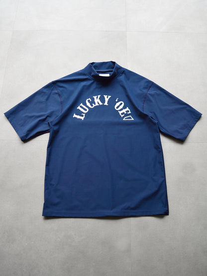SVKS5028［サルベージパブリックコレパ］SURF モックネック S/S (LUCKY ’OE) / Navy