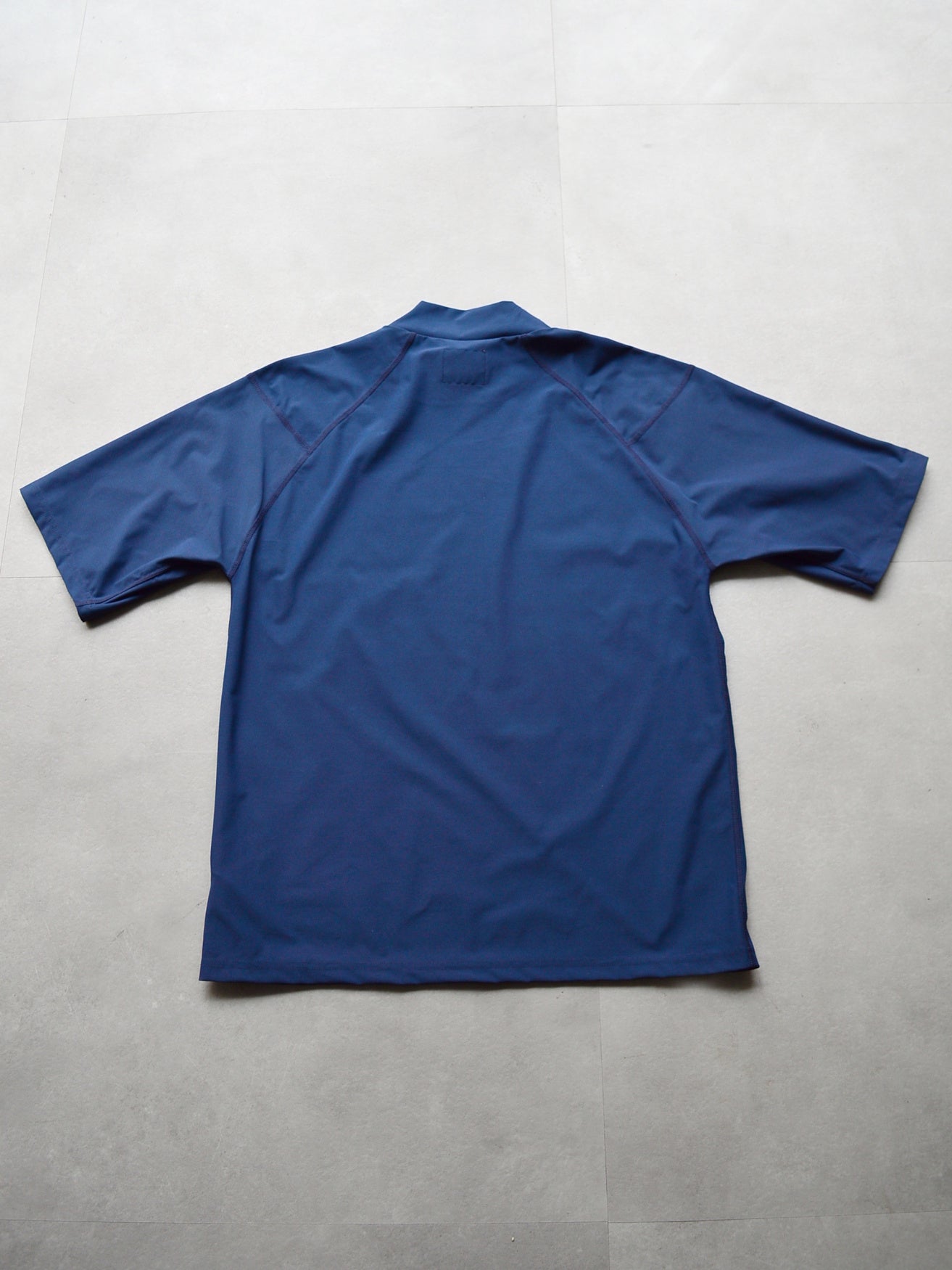 SVKS5028［サルベージパブリックコレパ］SURF モックネック S/S (LUCKY ’OE) / Navy