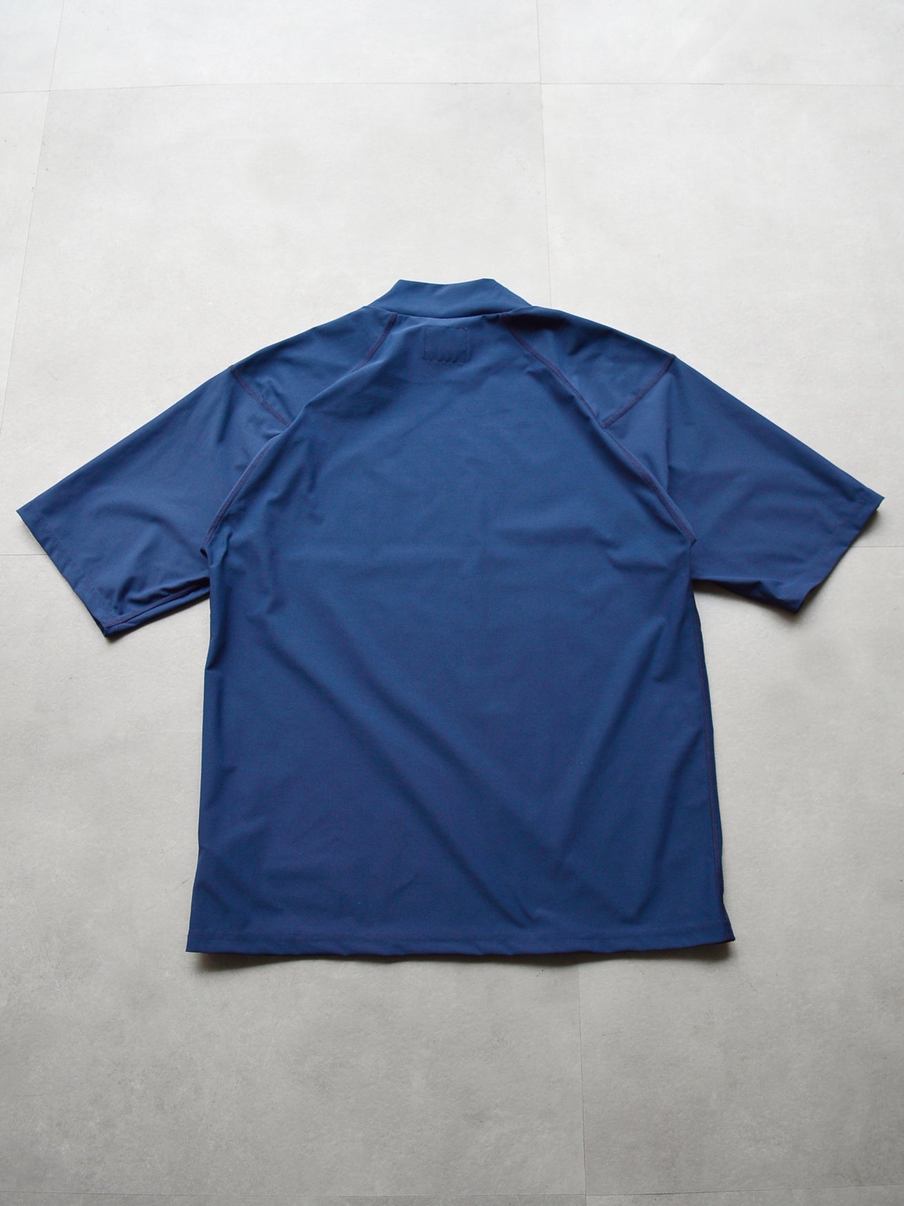 SVKS5028［サルベージパブリックコレパ］SURF モックネック S/S (LUCKY ’OE) / Navy
