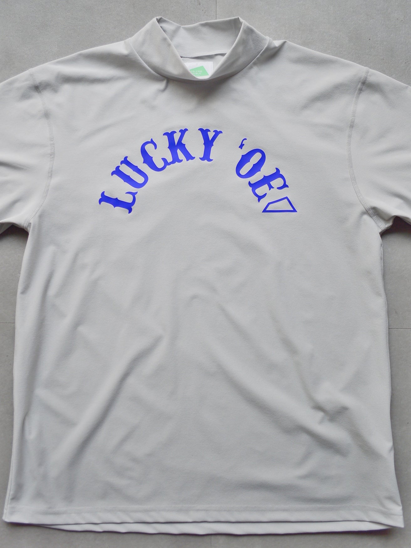 SVKS5028［サルベージパブリックコレパ］SURF モックネック S/S (LUCKY ’OE) / Ice Grey