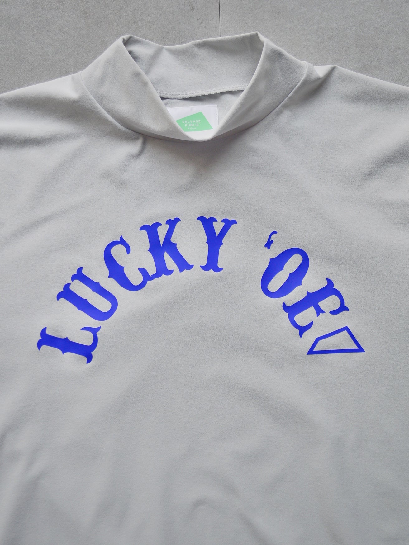 SVKS5028［サルベージパブリックコレパ］SURF モックネック S/S (LUCKY ’OE) / Ice Grey