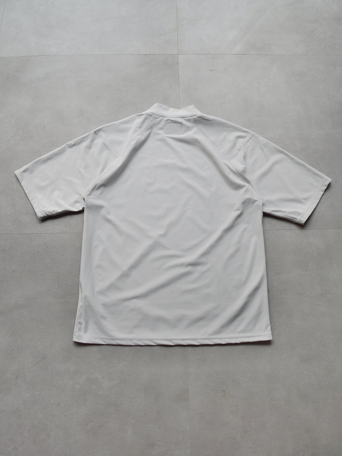 SVKS5028［サルベージパブリックコレパ］SURF モックネック S/S (LUCKY ’OE) / Ice Grey