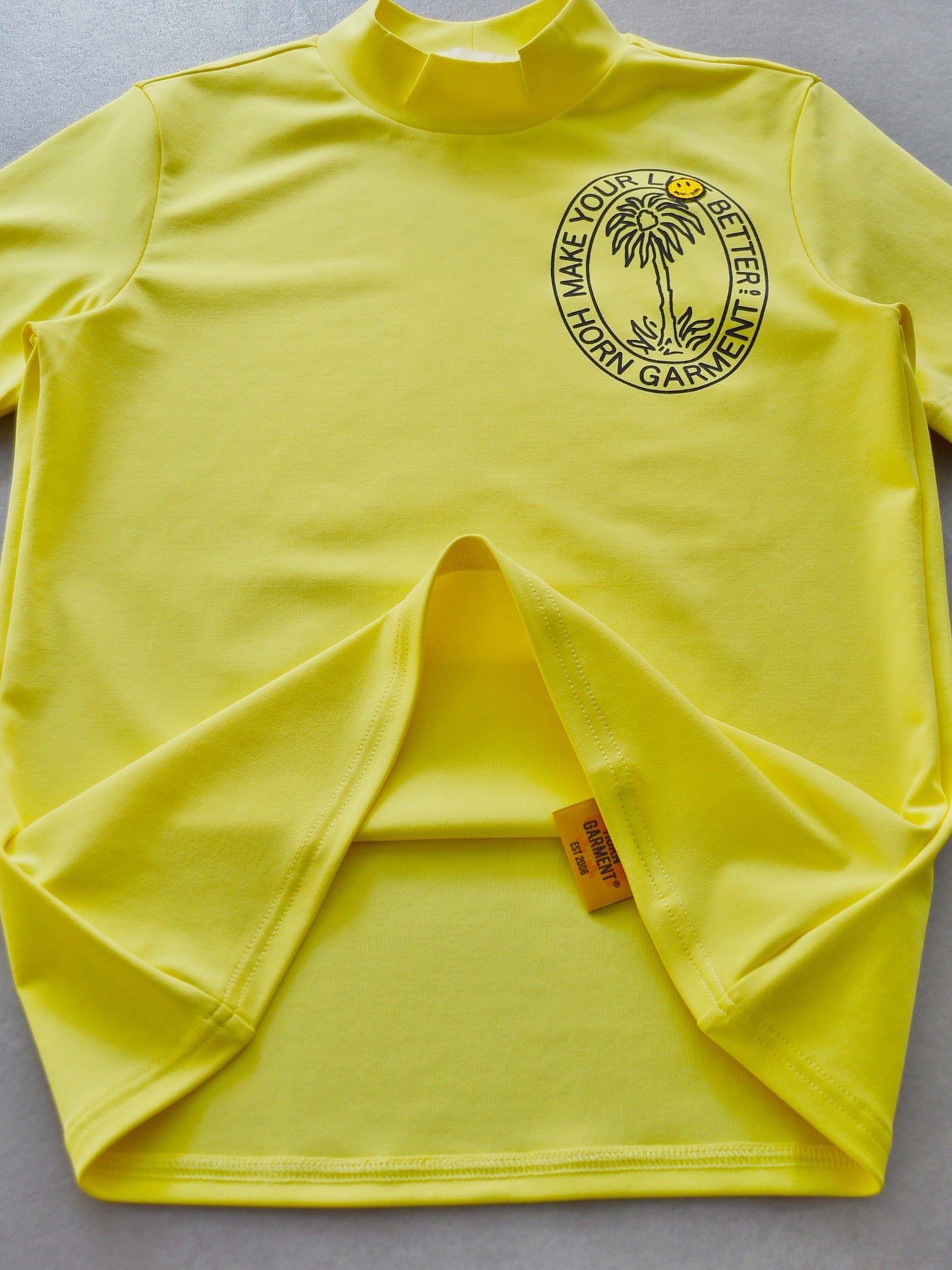 Endless Summer Mock Neck – Tom and Jerry Edition  | WOMEN / YELLOW