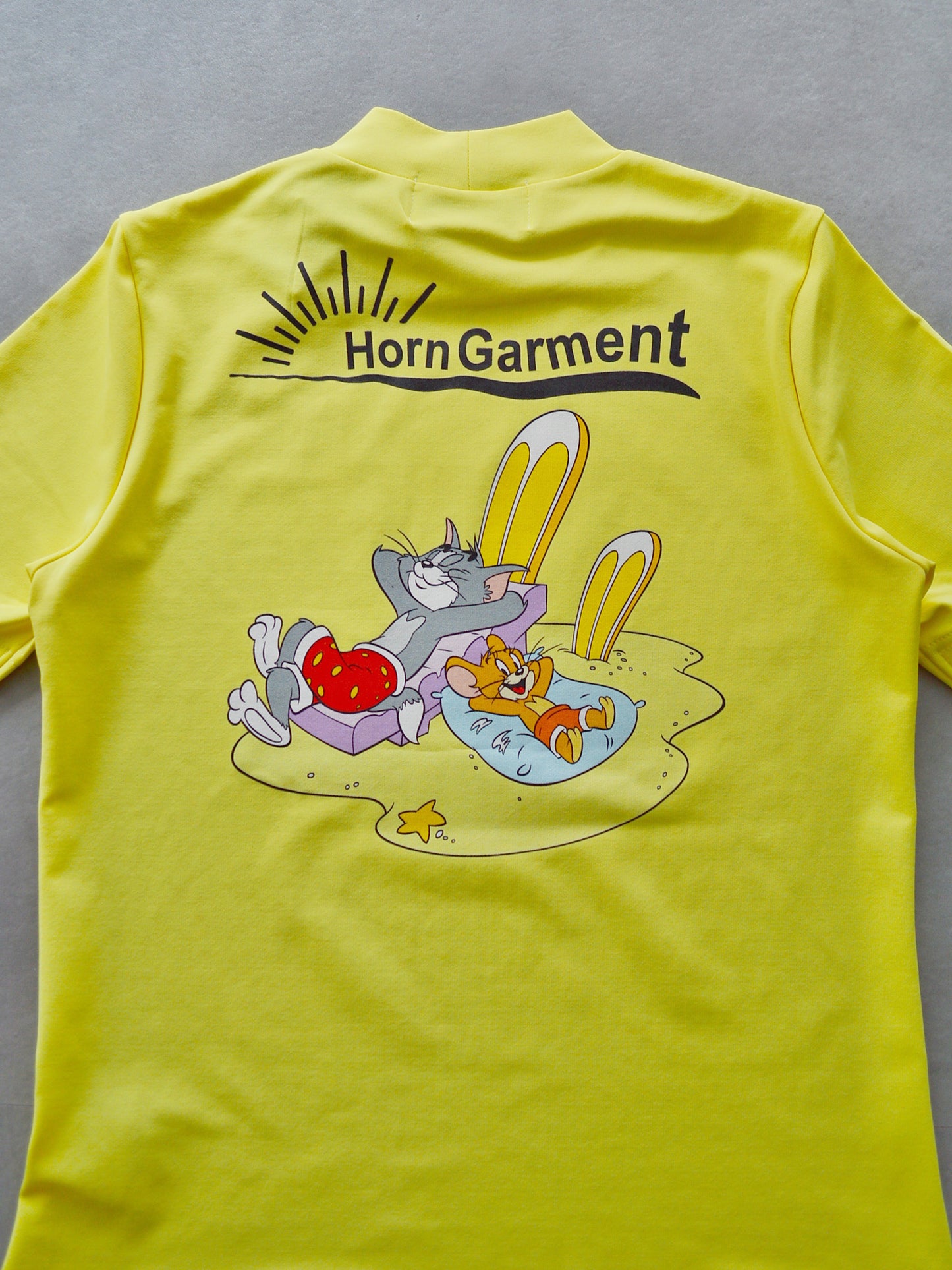 Endless Summer Mock Neck – Tom and Jerry Edition  | WOMEN / YELLOW