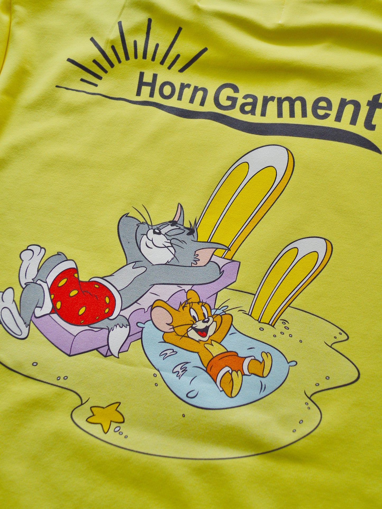 Endless Summer Mock Neck – Tom and Jerry Edition  | WOMEN / YELLOW
