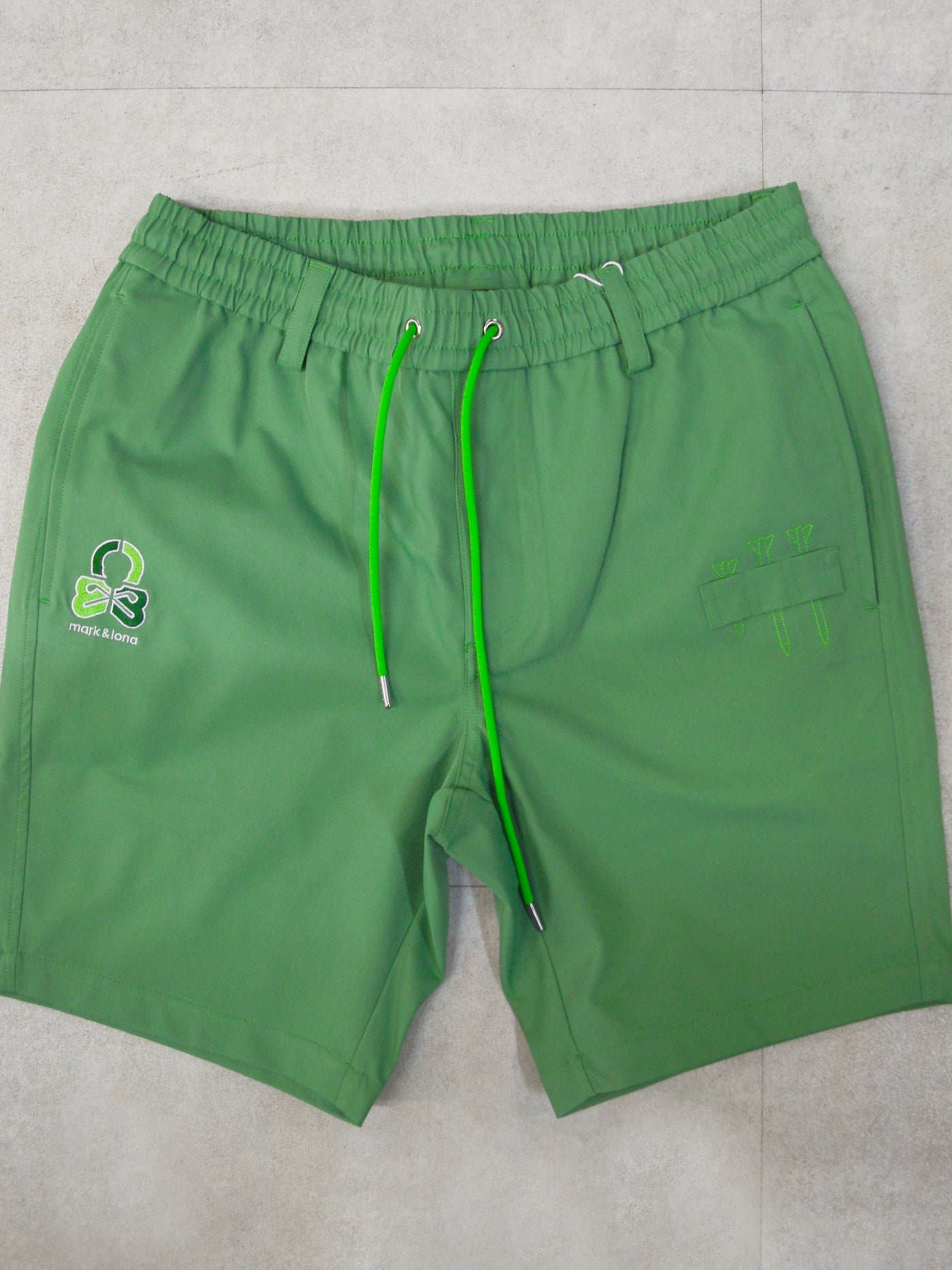 Quadra Performance Twill Golf Shorts | MEN / GREEN