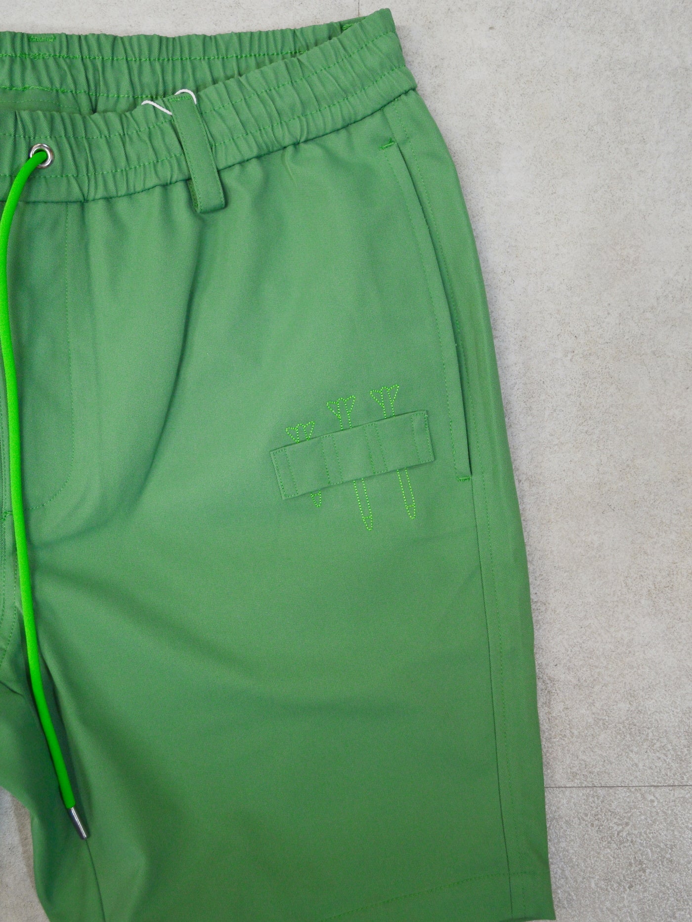 Quadra Performance Twill Golf Shorts | MEN / GREEN