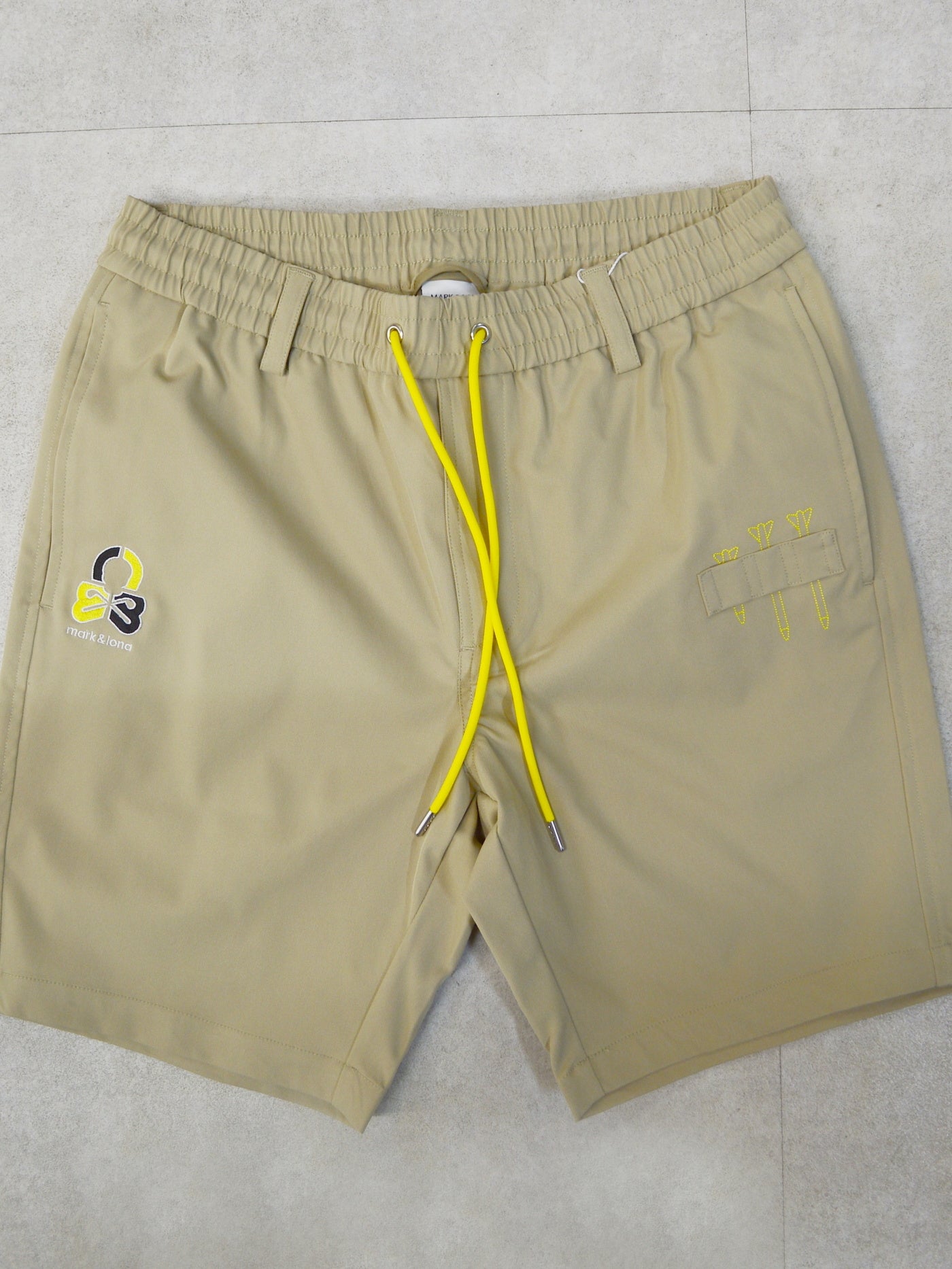 Quadra Performance Twill Golf Shorts | MEN / BEIGE