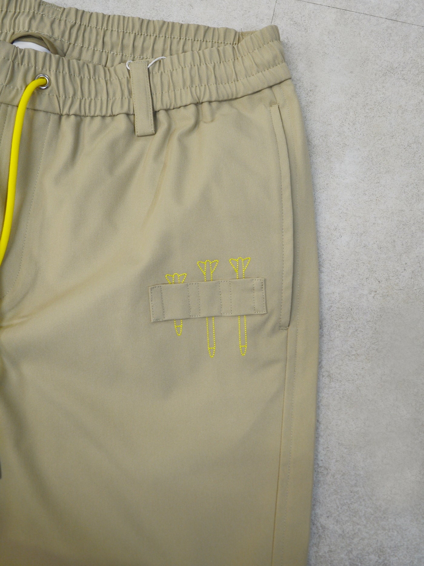 Quadra Performance Twill Golf Shorts | MEN / BEIGE