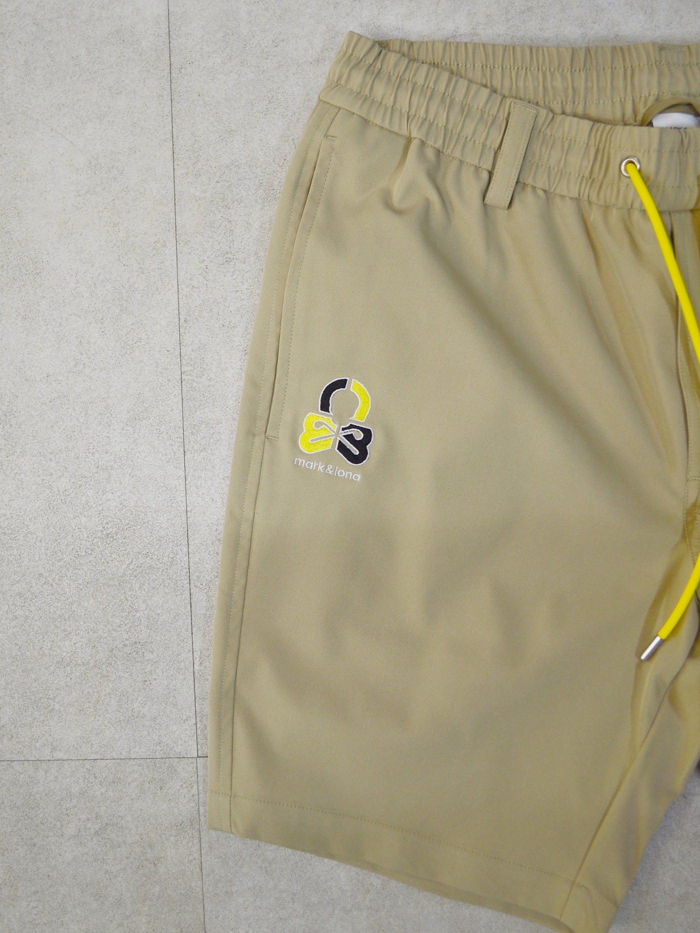 Quadra Performance Twill Golf Shorts | MEN / BEIGE