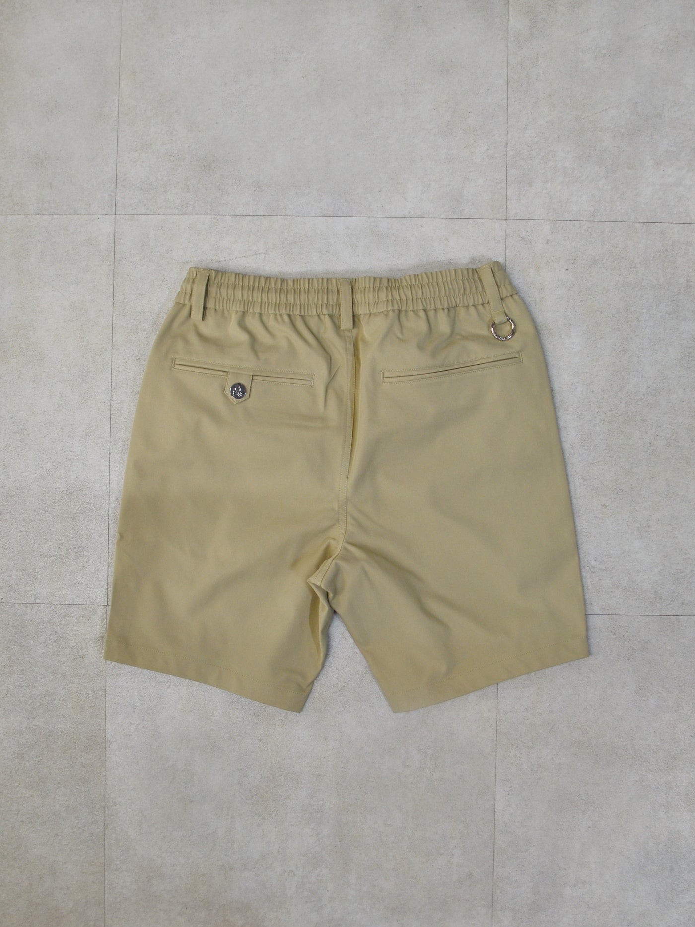 Quadra Performance Twill Golf Shorts | MEN / BEIGE