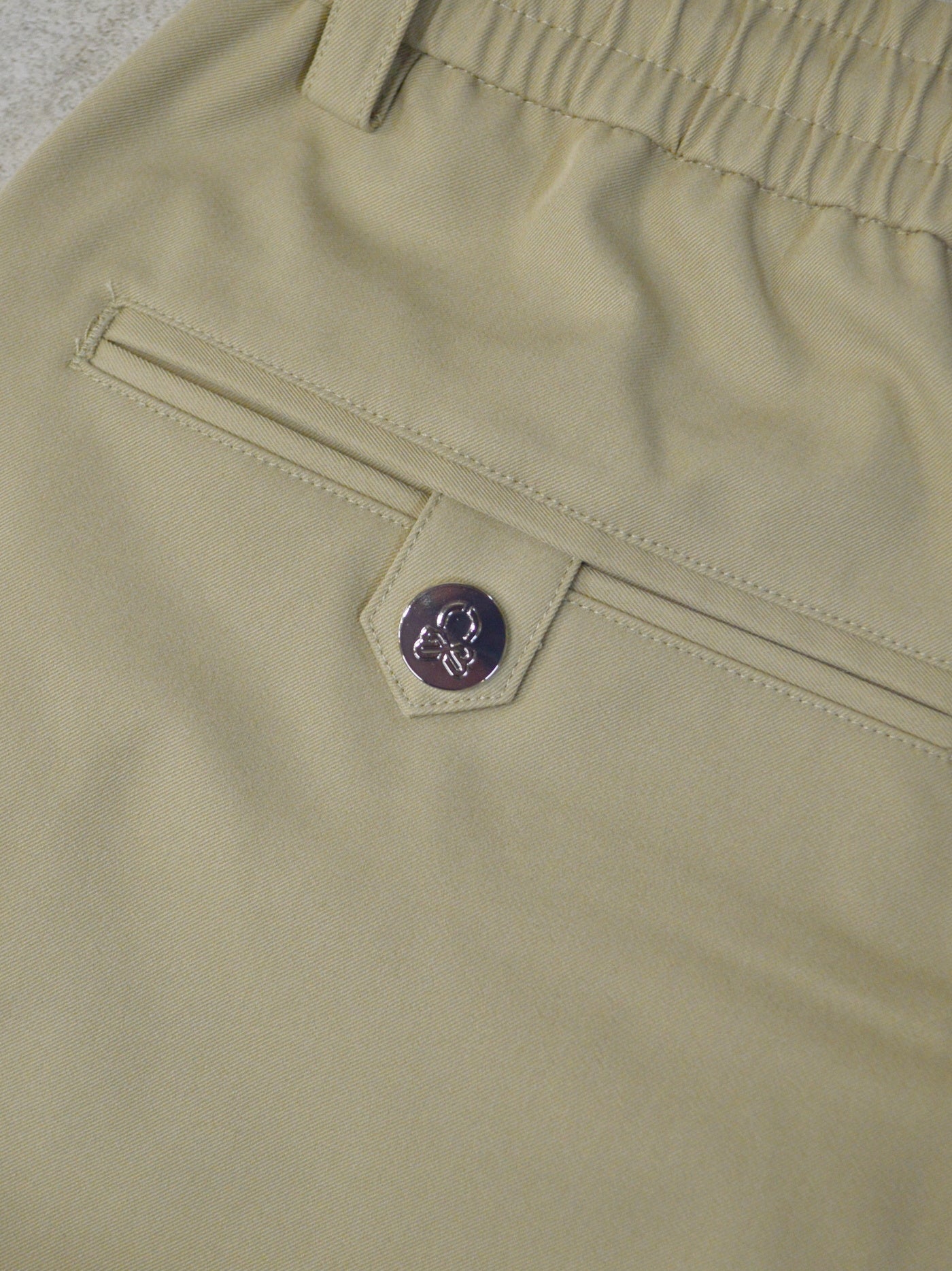 Quadra Performance Twill Golf Shorts | MEN / BEIGE
