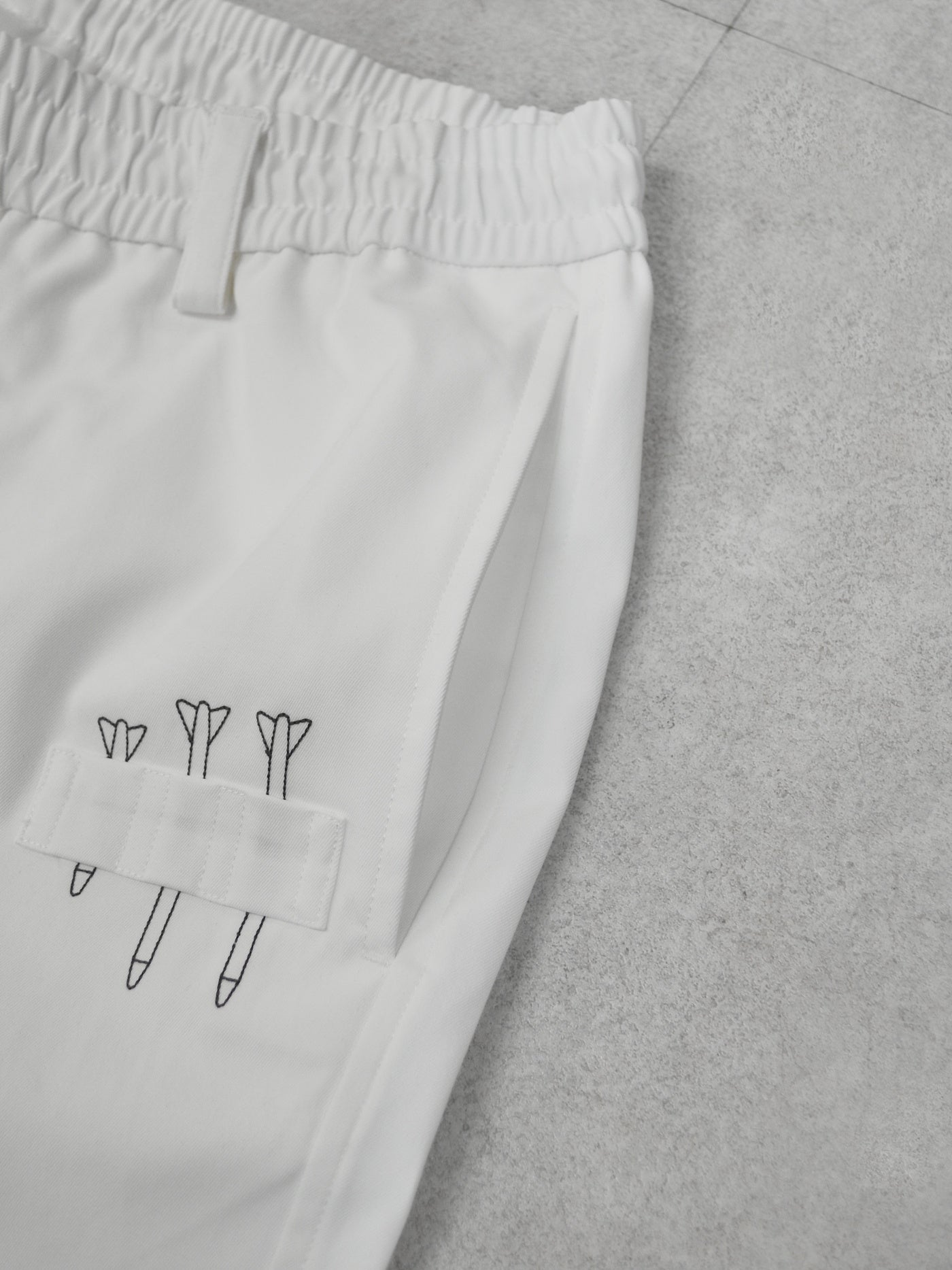 Quadra Performance Twill Golf Shorts | MEN / WHITE