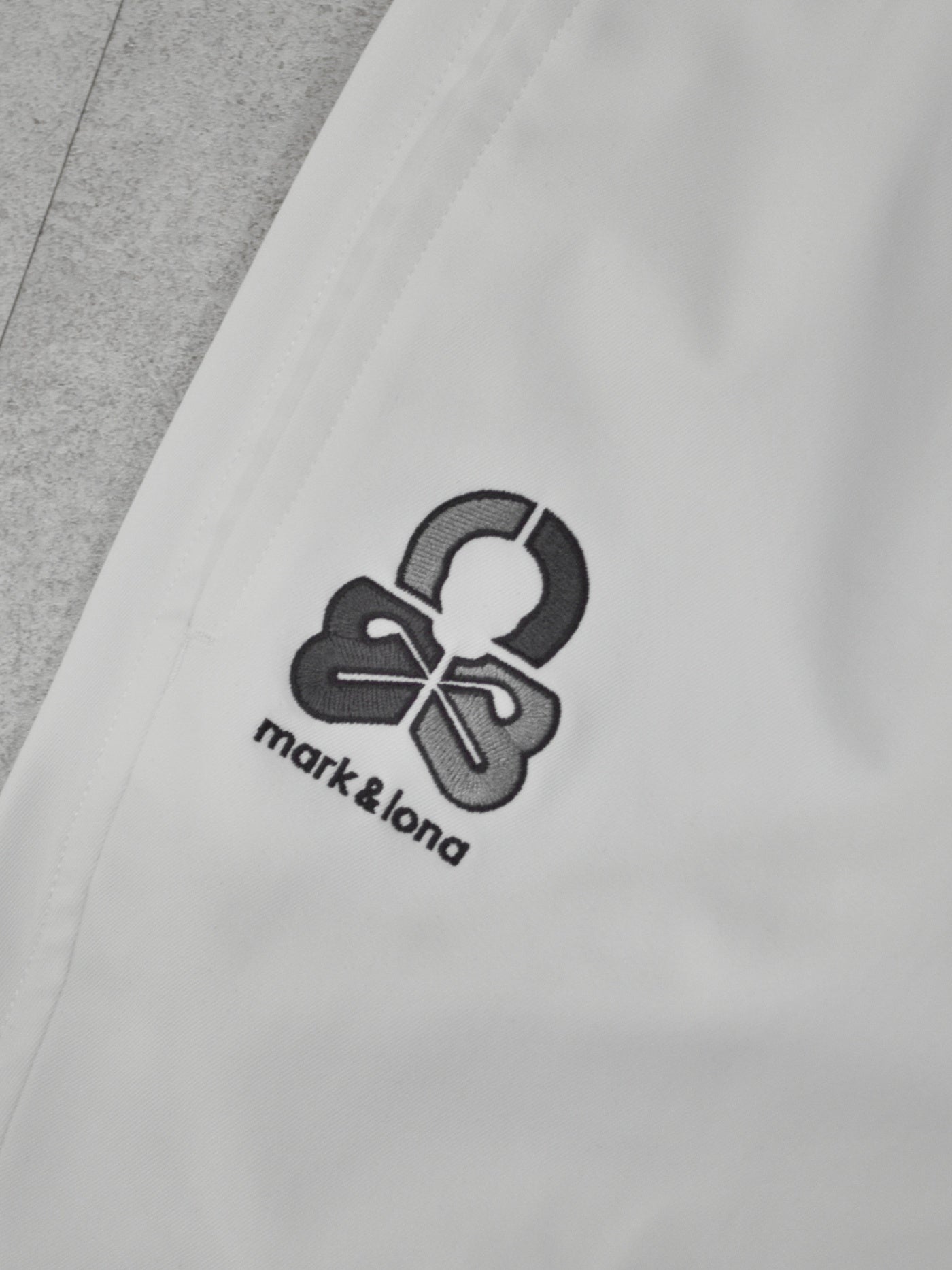 Quadra Performance Twill Golf Shorts | MEN / WHITE