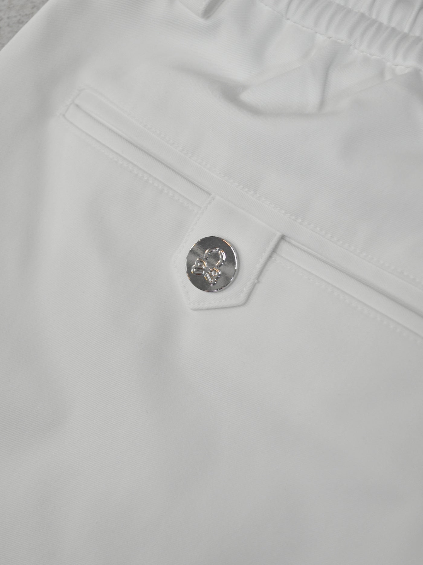 Quadra Performance Twill Golf Shorts | MEN / WHITE