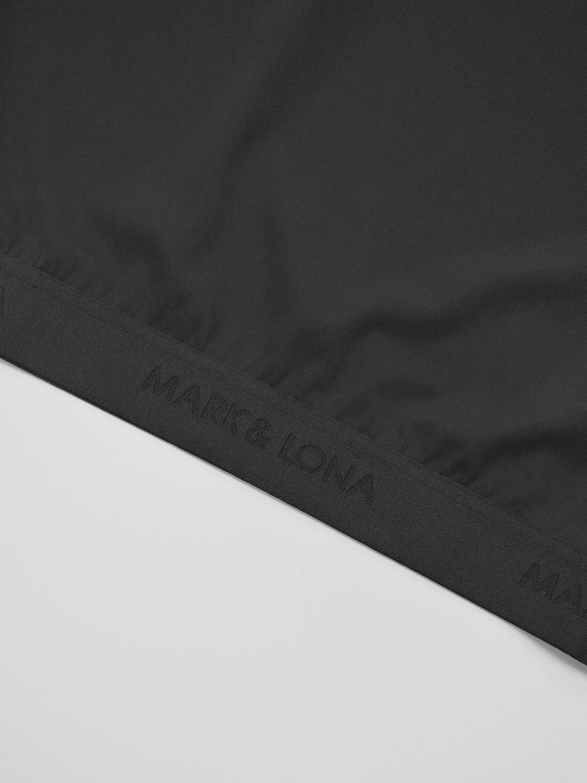 Fractur Smooth Mock Neck | MEN / BLACK