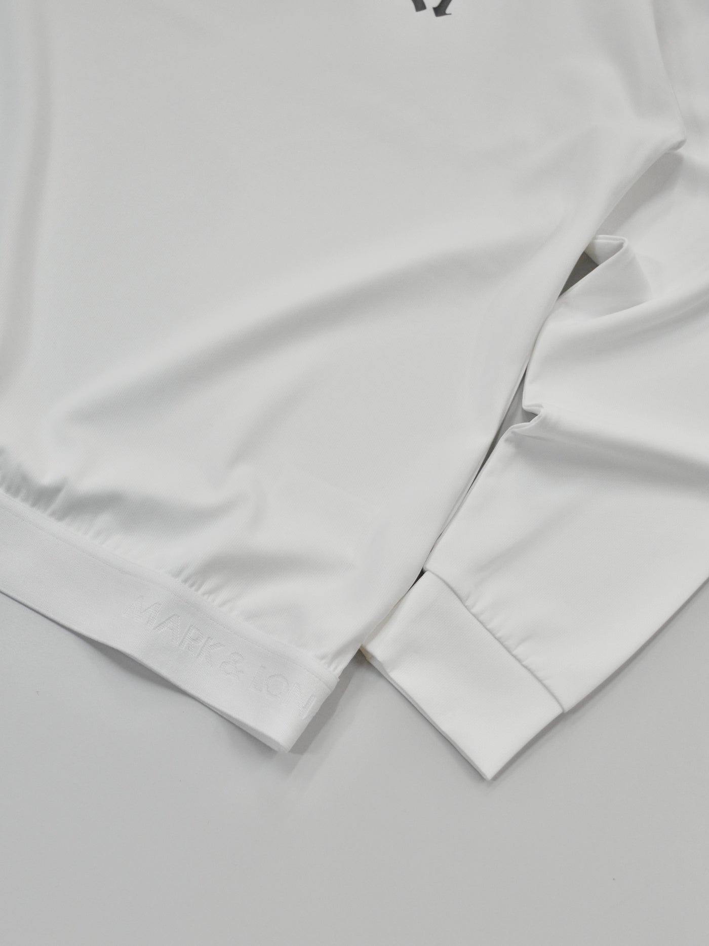 Fractur Smooth Mock Neck | MEN / WHITE