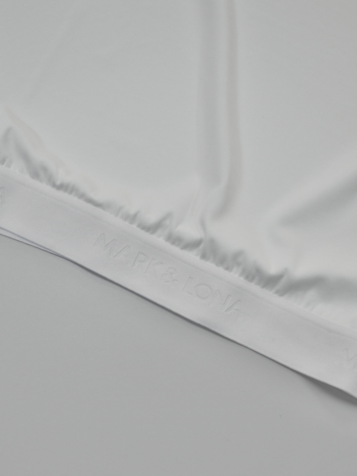 Fractur Smooth Mock Neck | MEN / WHITE