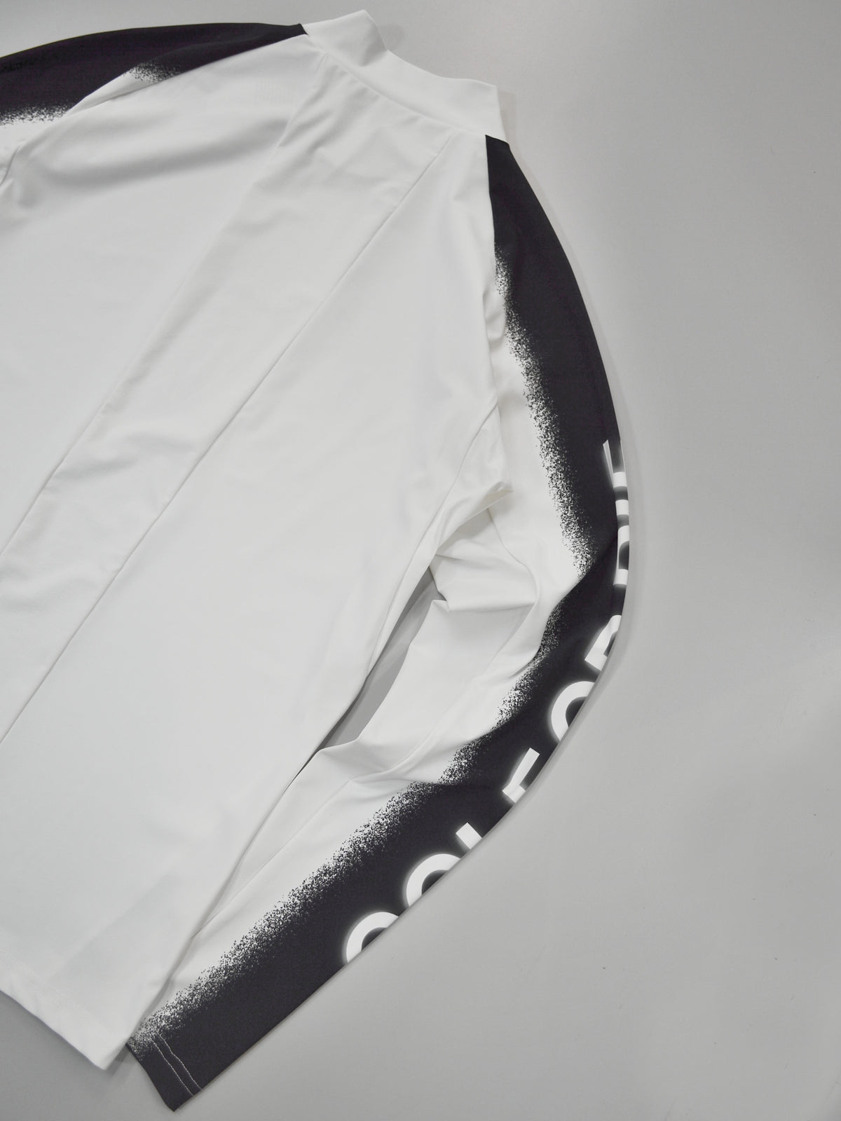 Vanguard Panel Mock Neck | MEN / WHITE
