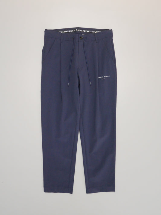 ［サルベージパブリックコレパ］マカニ  4WAYストレッチナイロン テーパードシルエット ワンタックトラウザー / NAVY