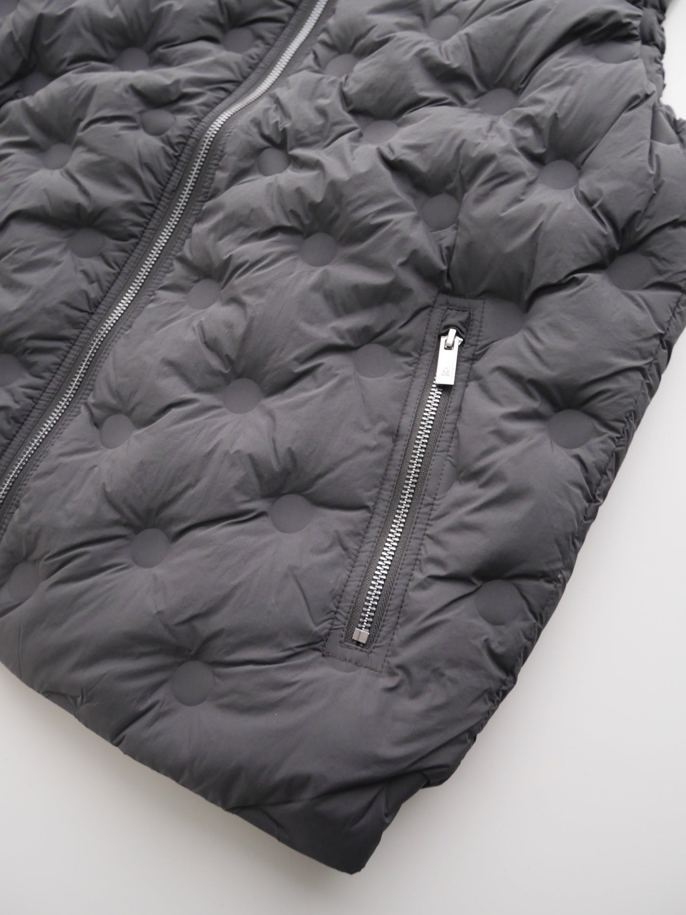 Synk Seamless Down Vest   | MEN / BLACK