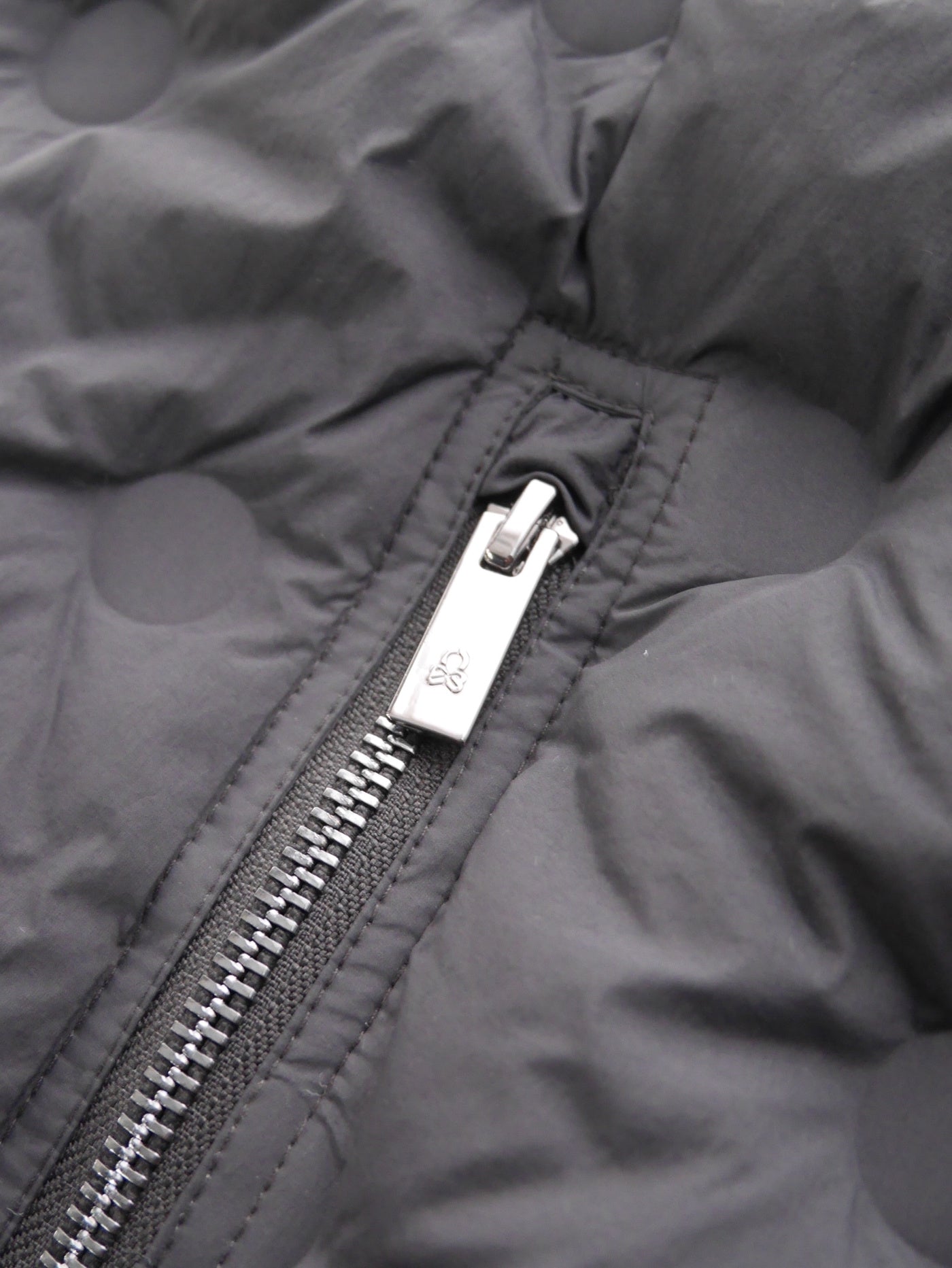 Synk Seamless Down Vest   | MEN / BLACK