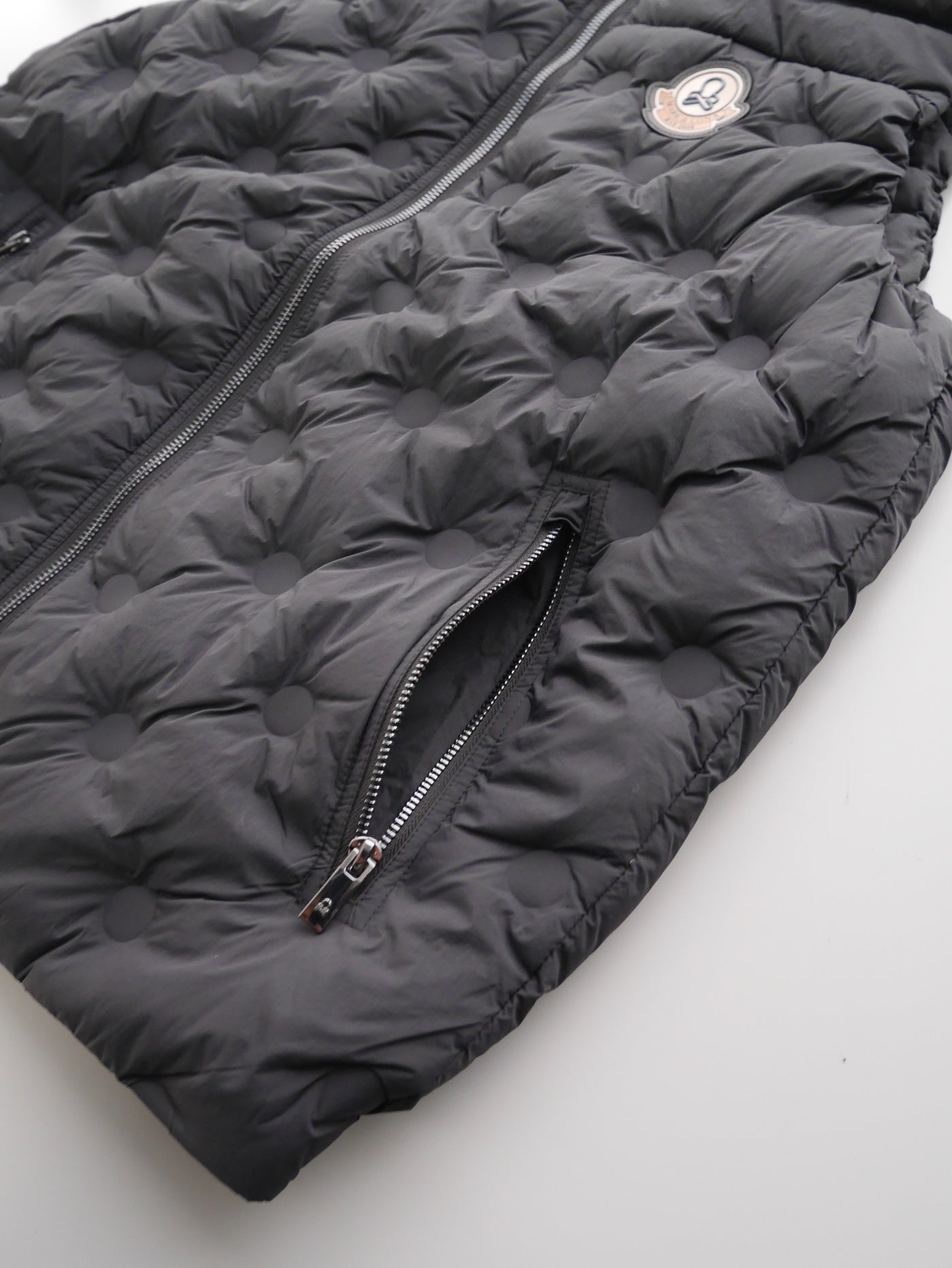 Synk Seamless Down Vest   | MEN / BLACK