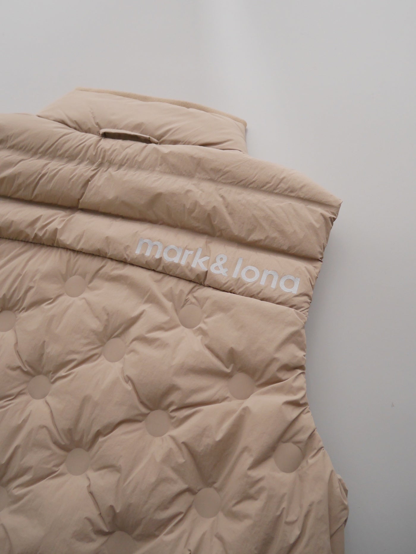 Synk Seamless Down Vest   | MEN / KHAKI