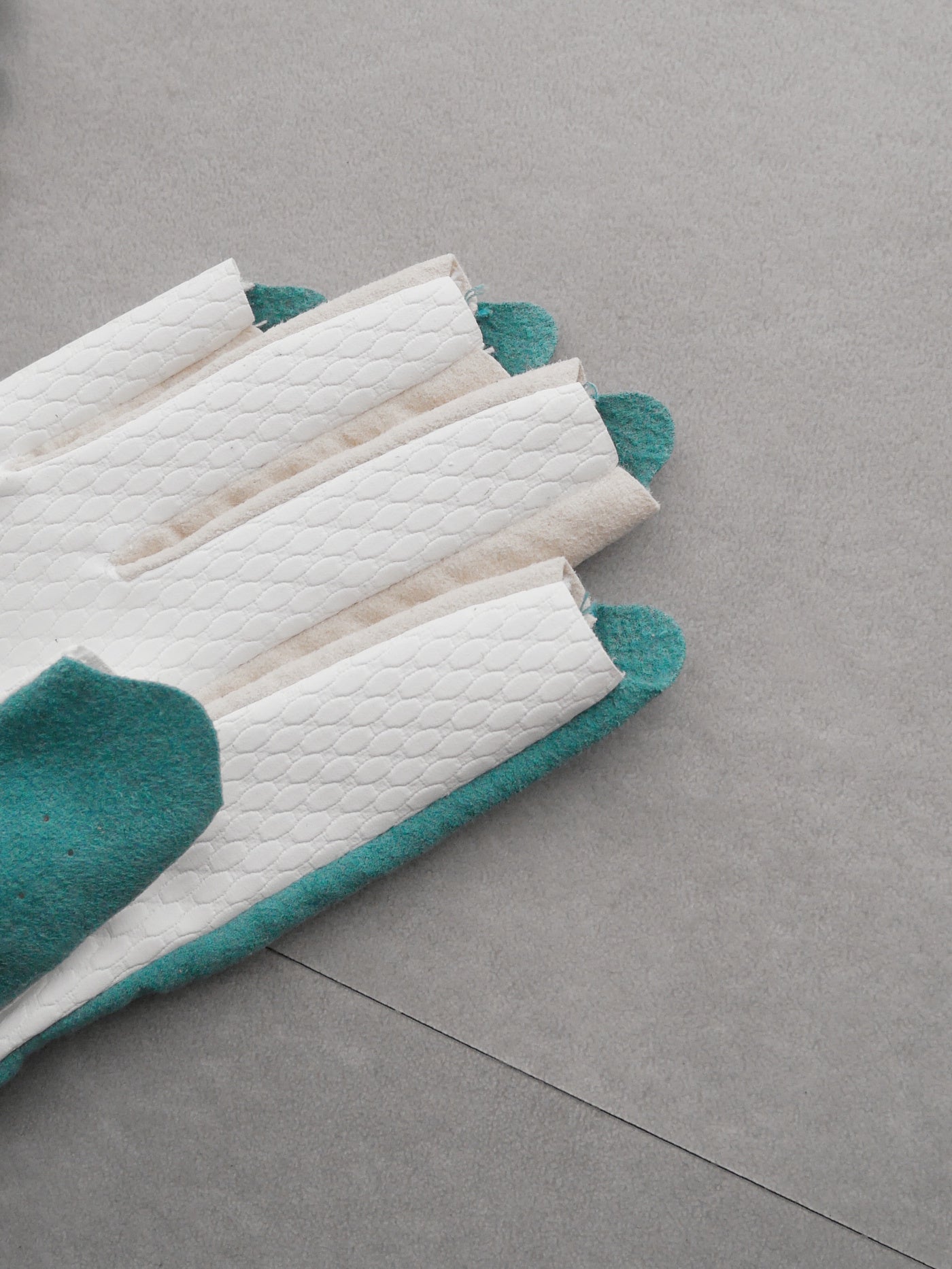 Vibrant Bicolor Suede Gloves[Pair] | WOMEN / BLUE