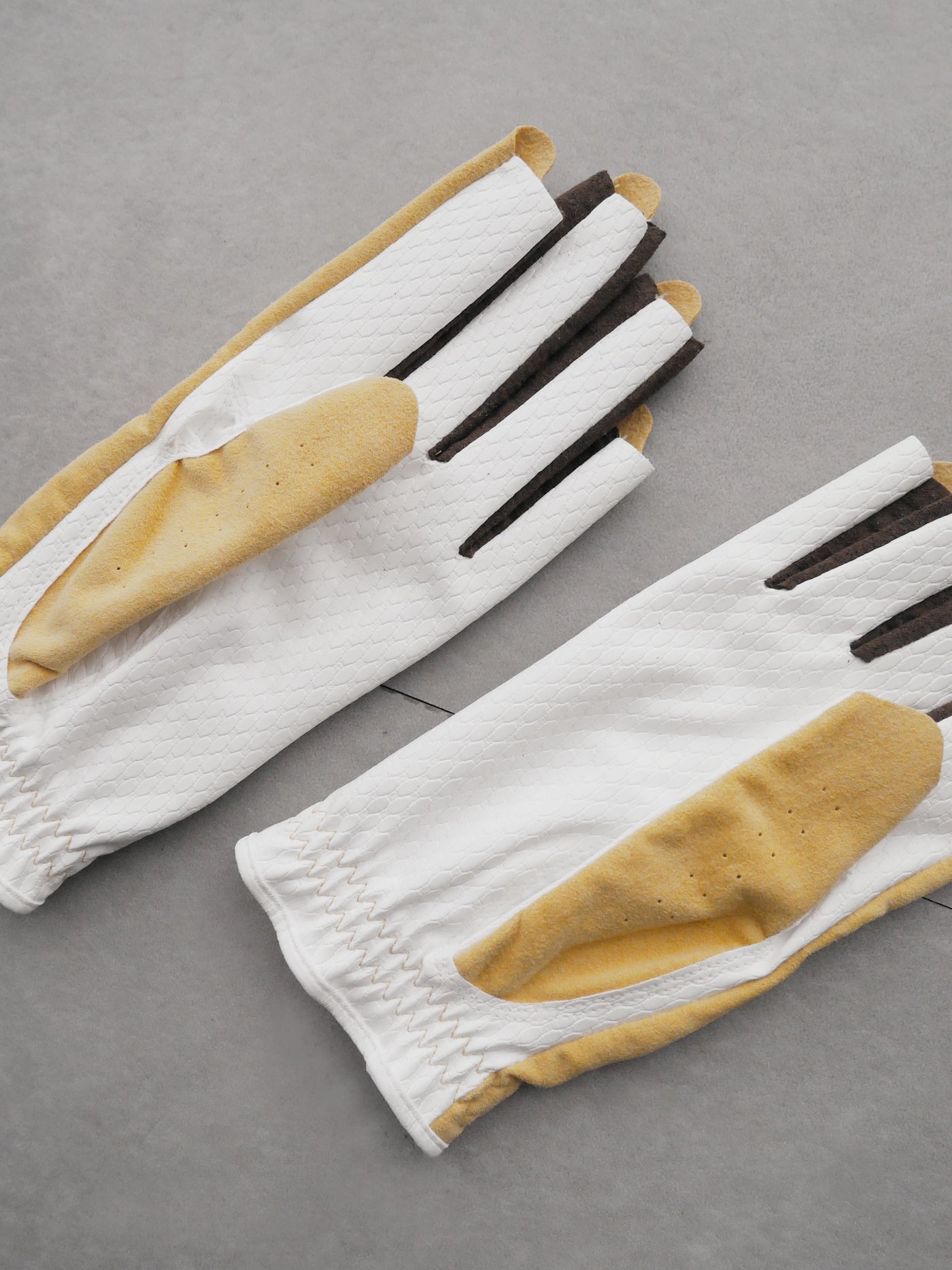Vibrant Bicolor Suede Gloves[Pair] | WOMEN / YELLOW – ADVANTAGE