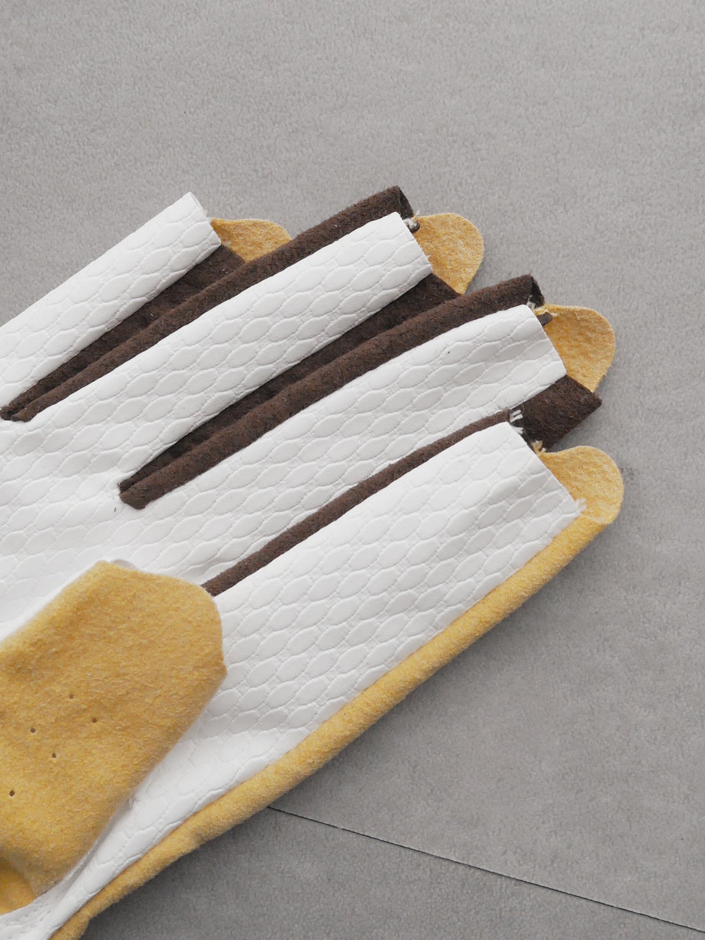 Vibrant Bicolor Suede Gloves[Pair] | WOMEN / YELLOW