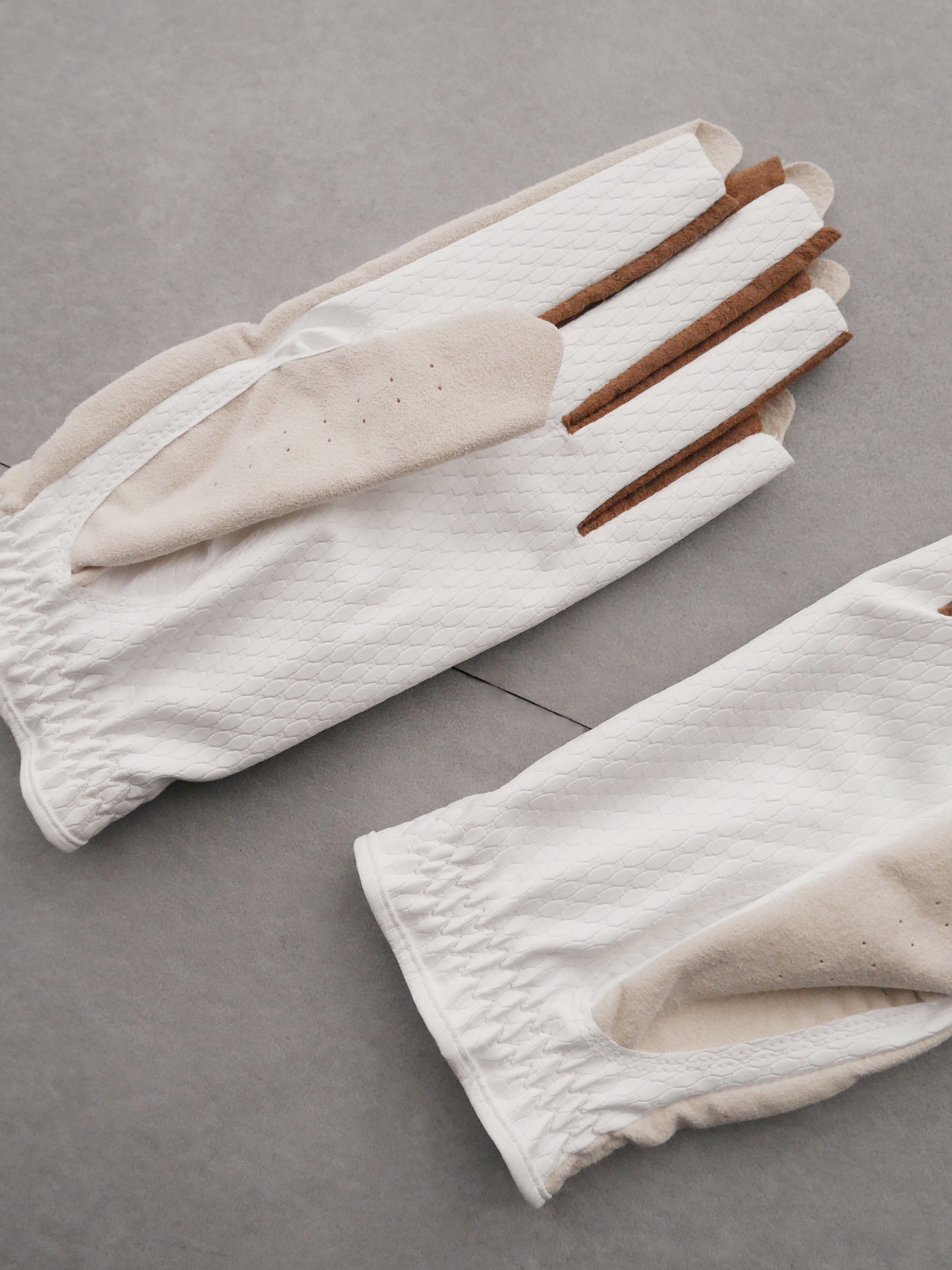 Vibrant Bicolor Suede Gloves[Pair] | WOMEN / IVORY